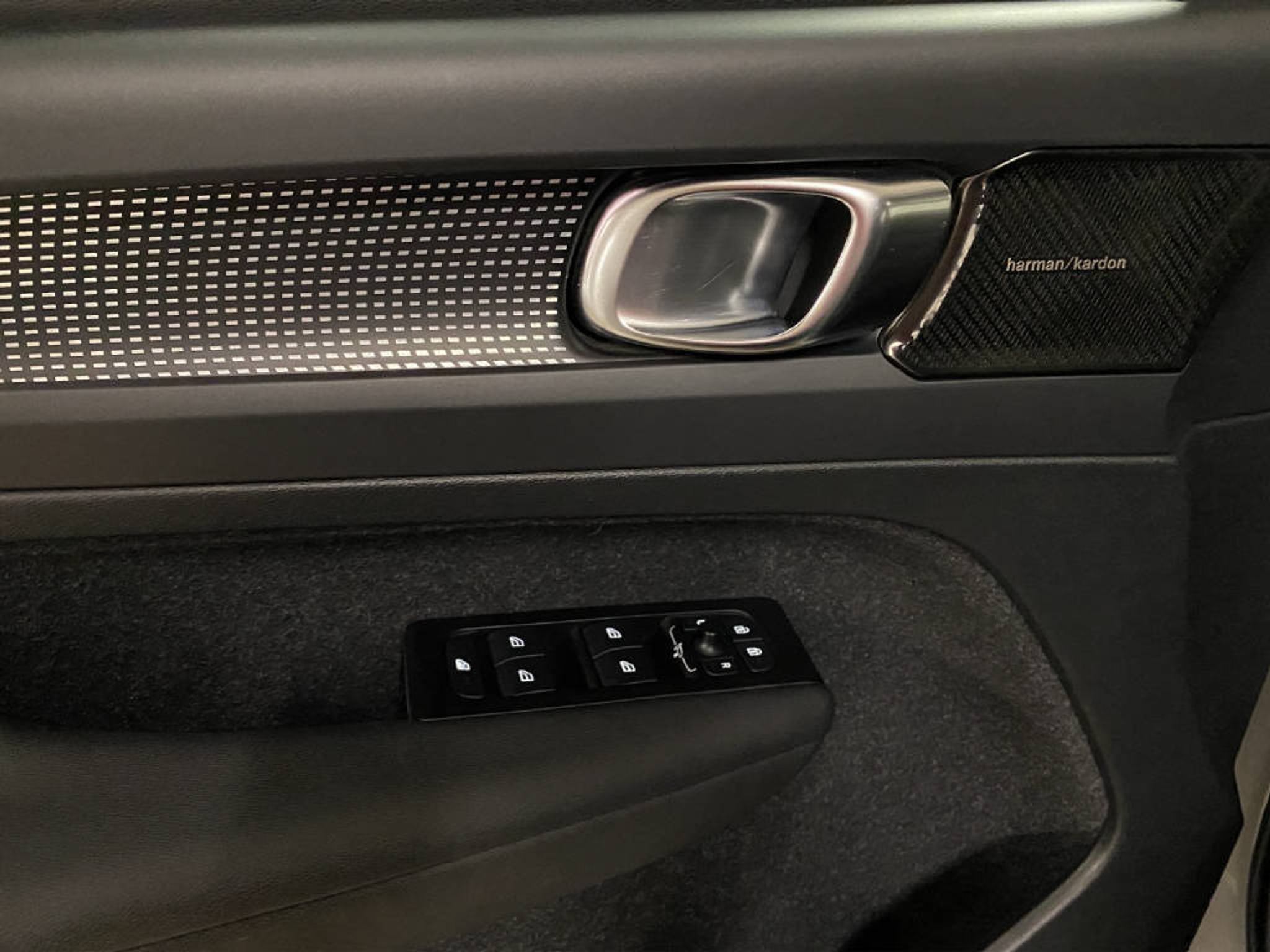 listing desktop thumbnail image 11