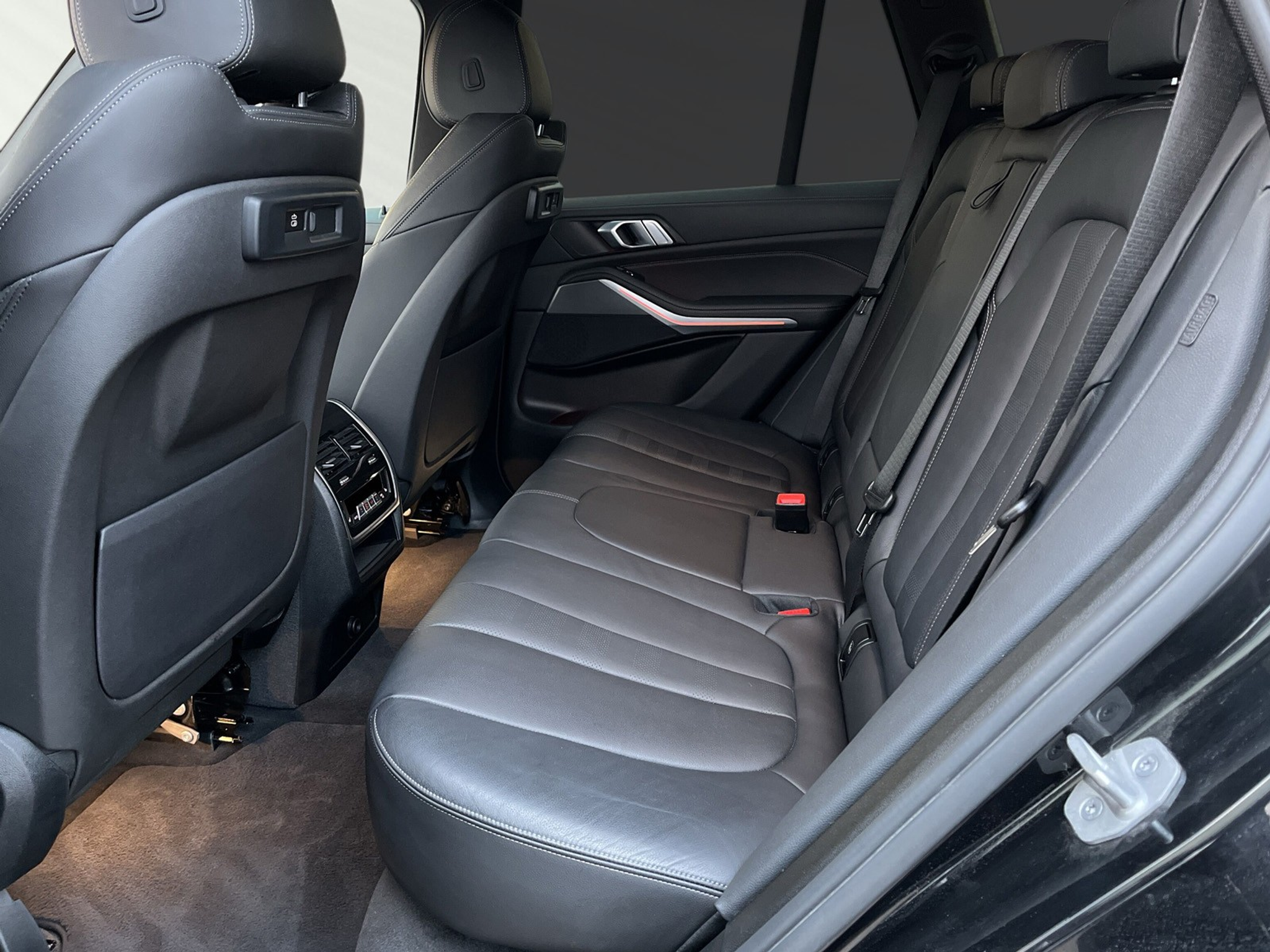 listing desktop thumbnail image 6