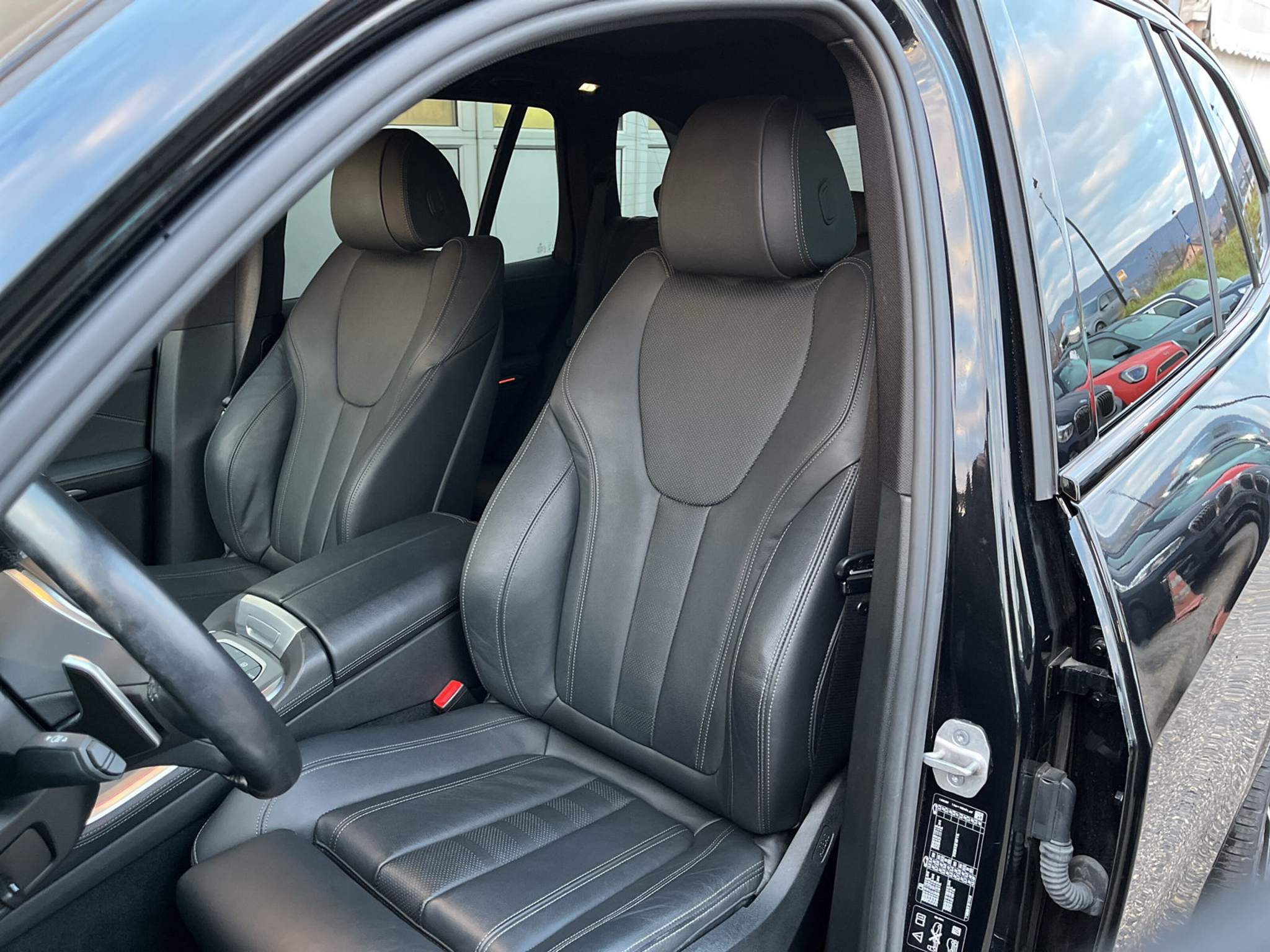 listing desktop thumbnail image 9