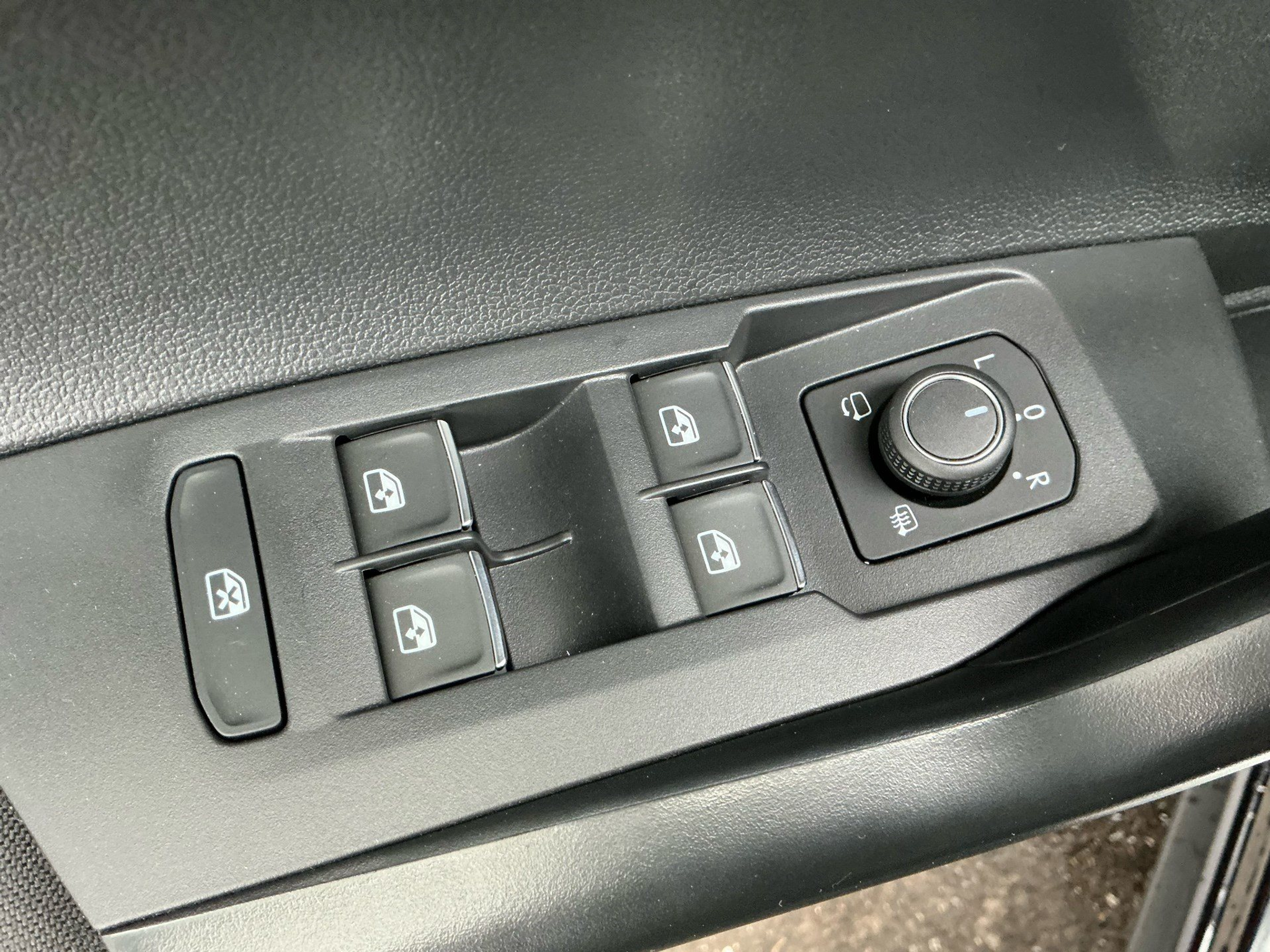 listing desktop thumbnail image 22