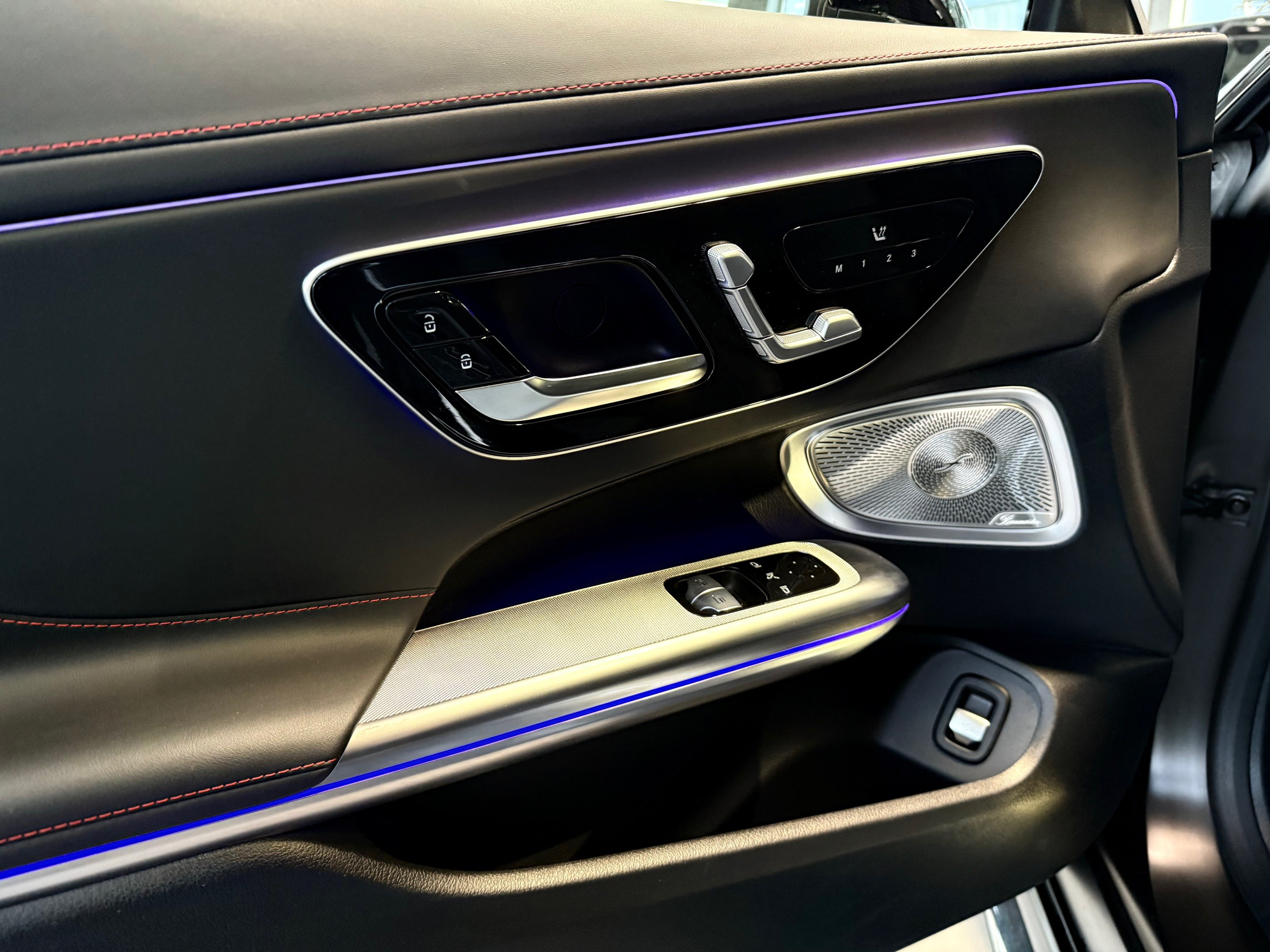 listing desktop thumbnail image 12