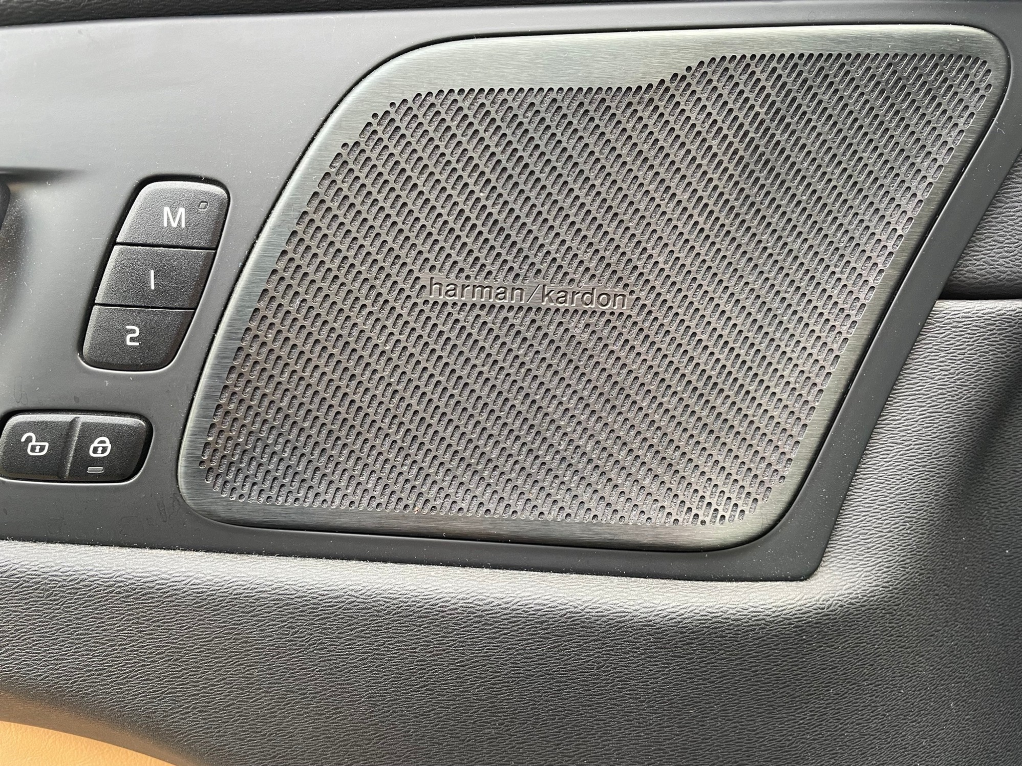 listing desktop thumbnail image 11