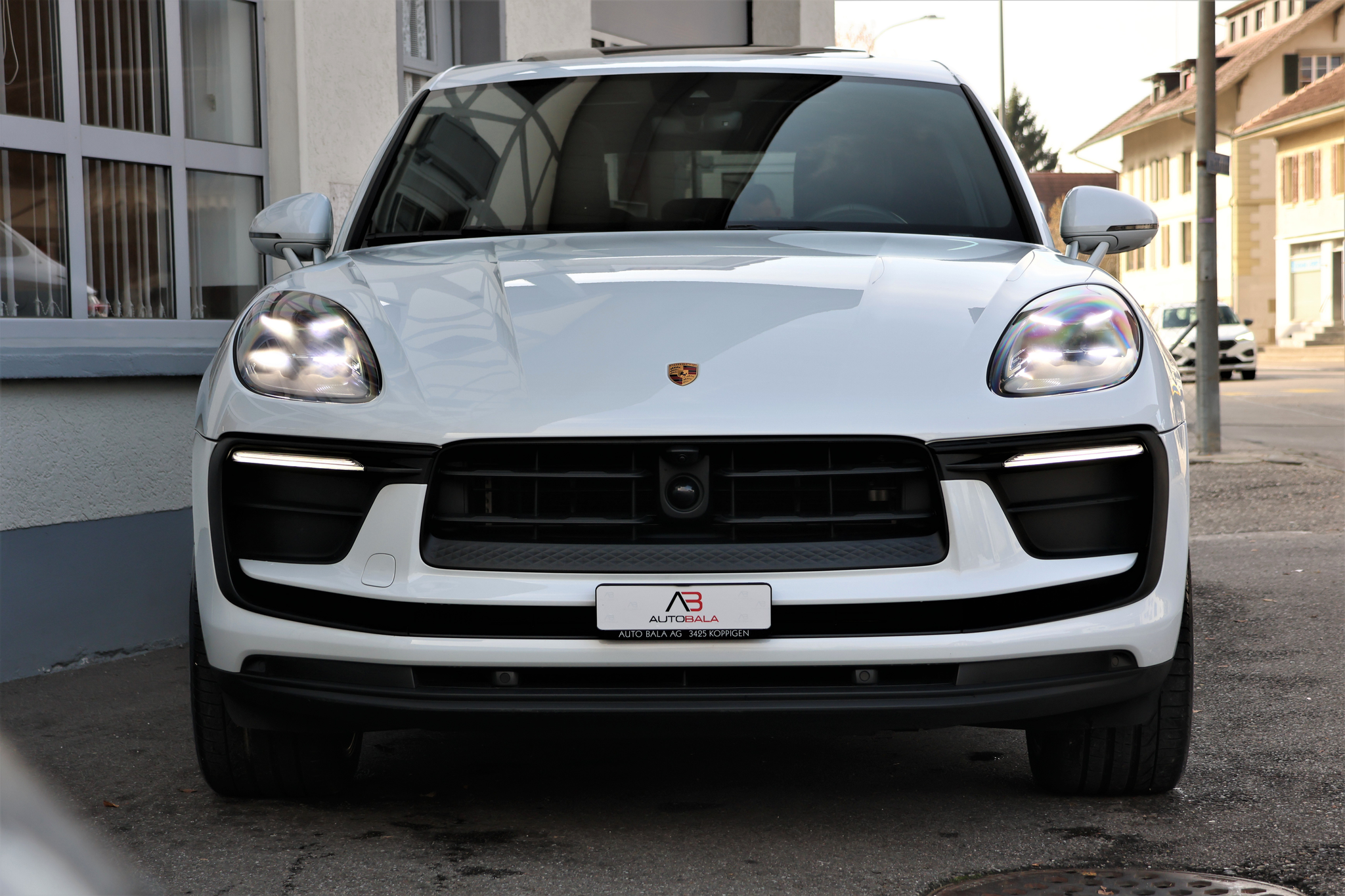 listing desktop thumbnail image 1