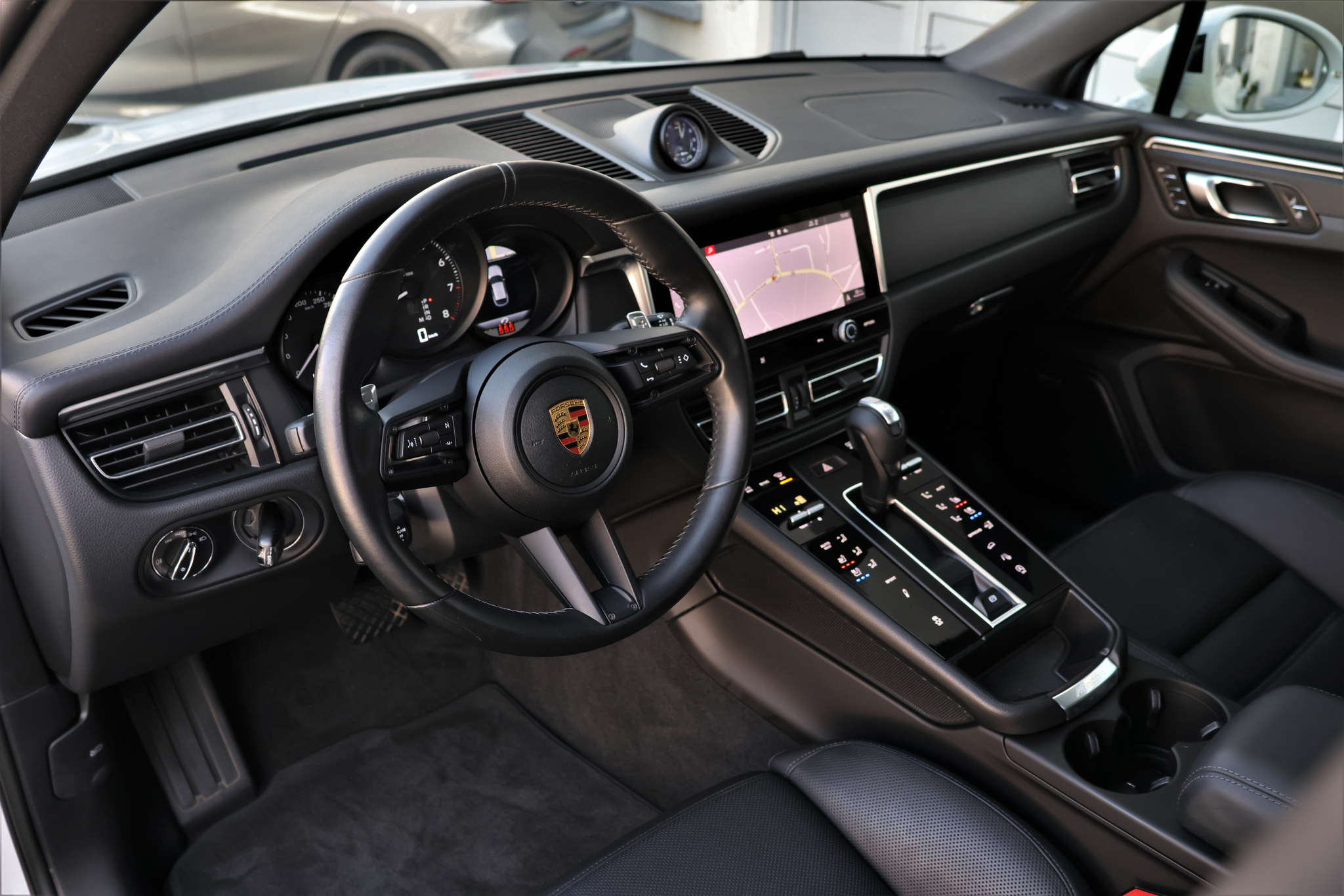 listing desktop thumbnail image 8