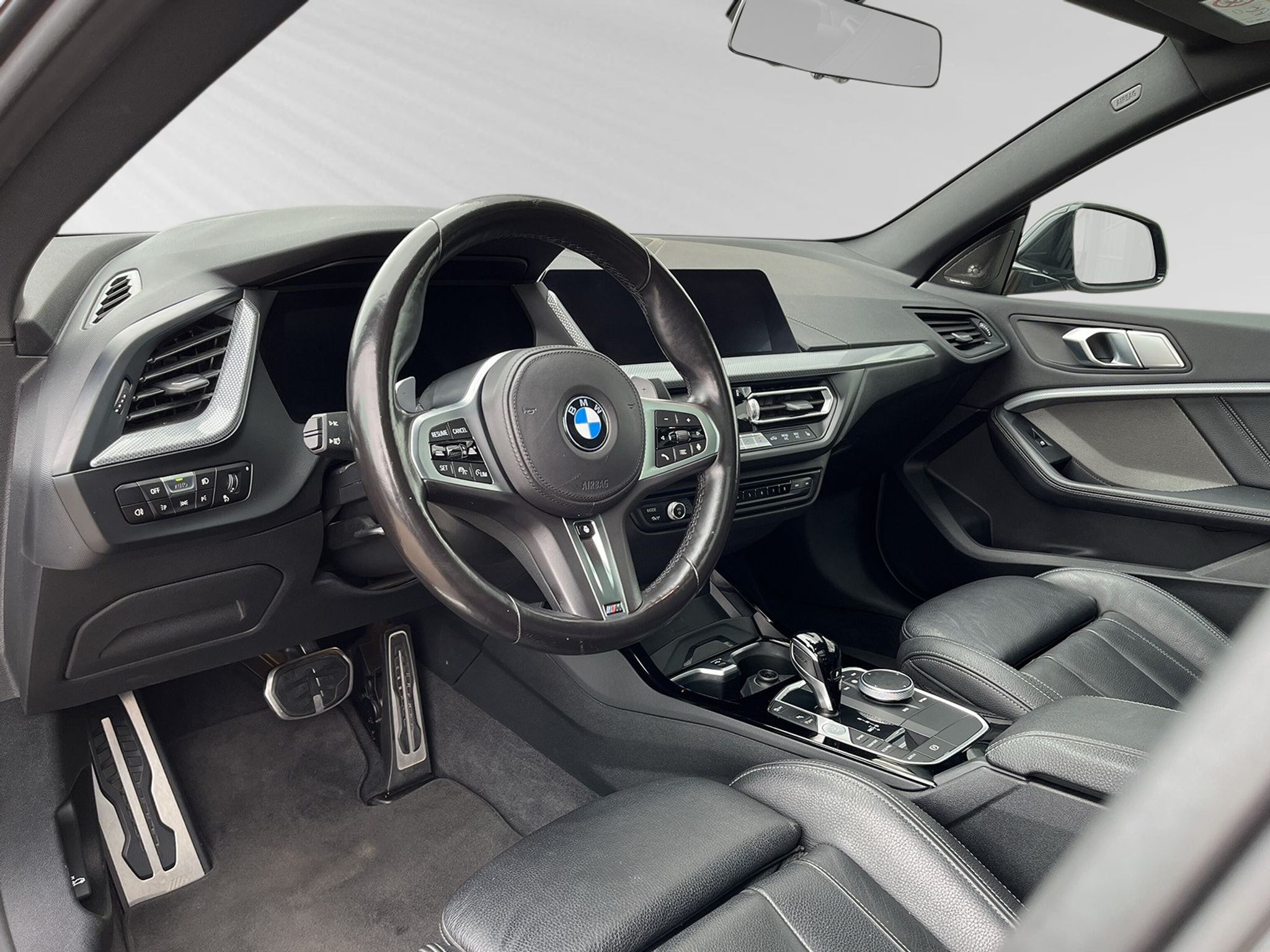 listing desktop thumbnail image 3