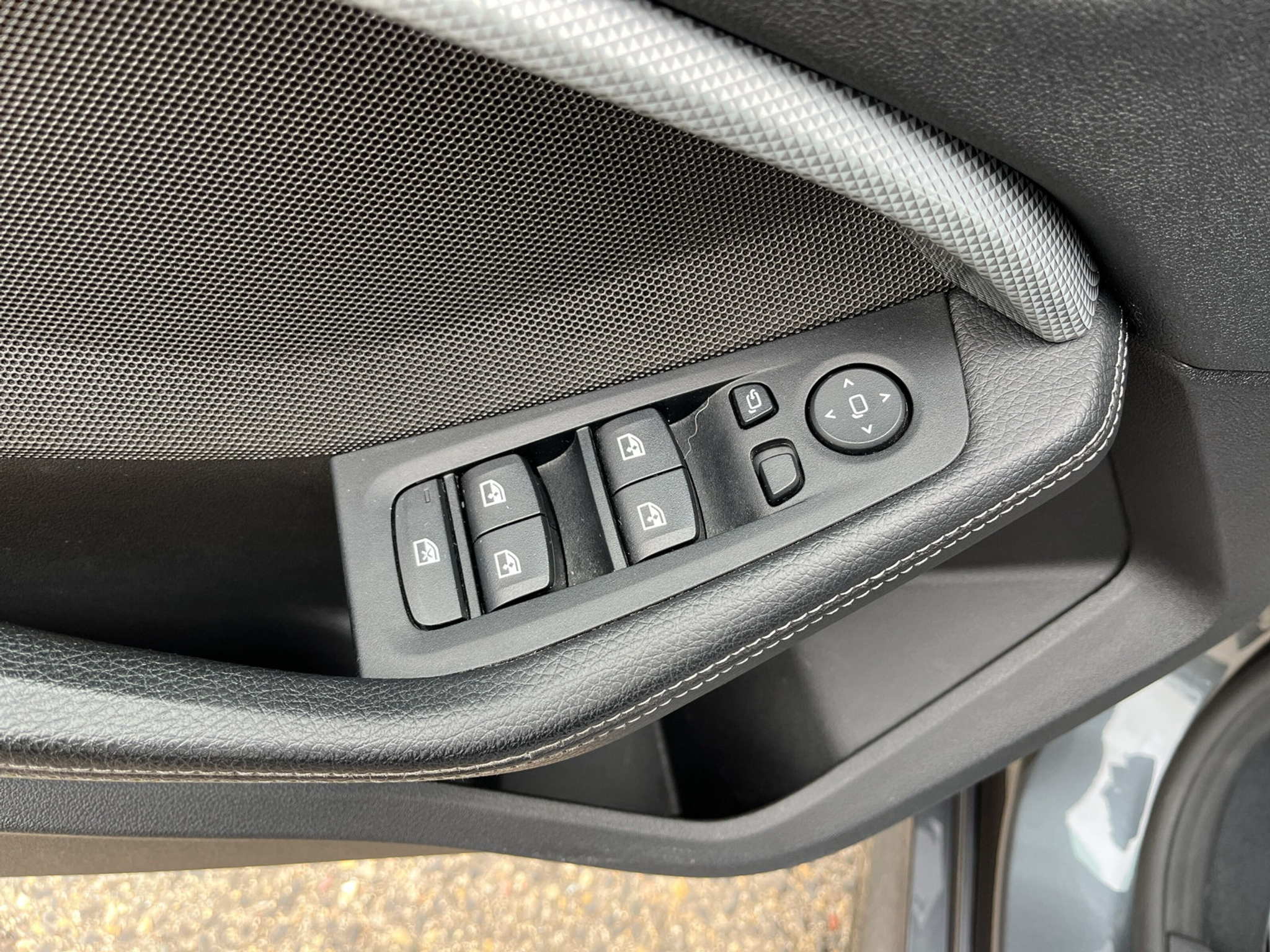 listing desktop thumbnail image 16