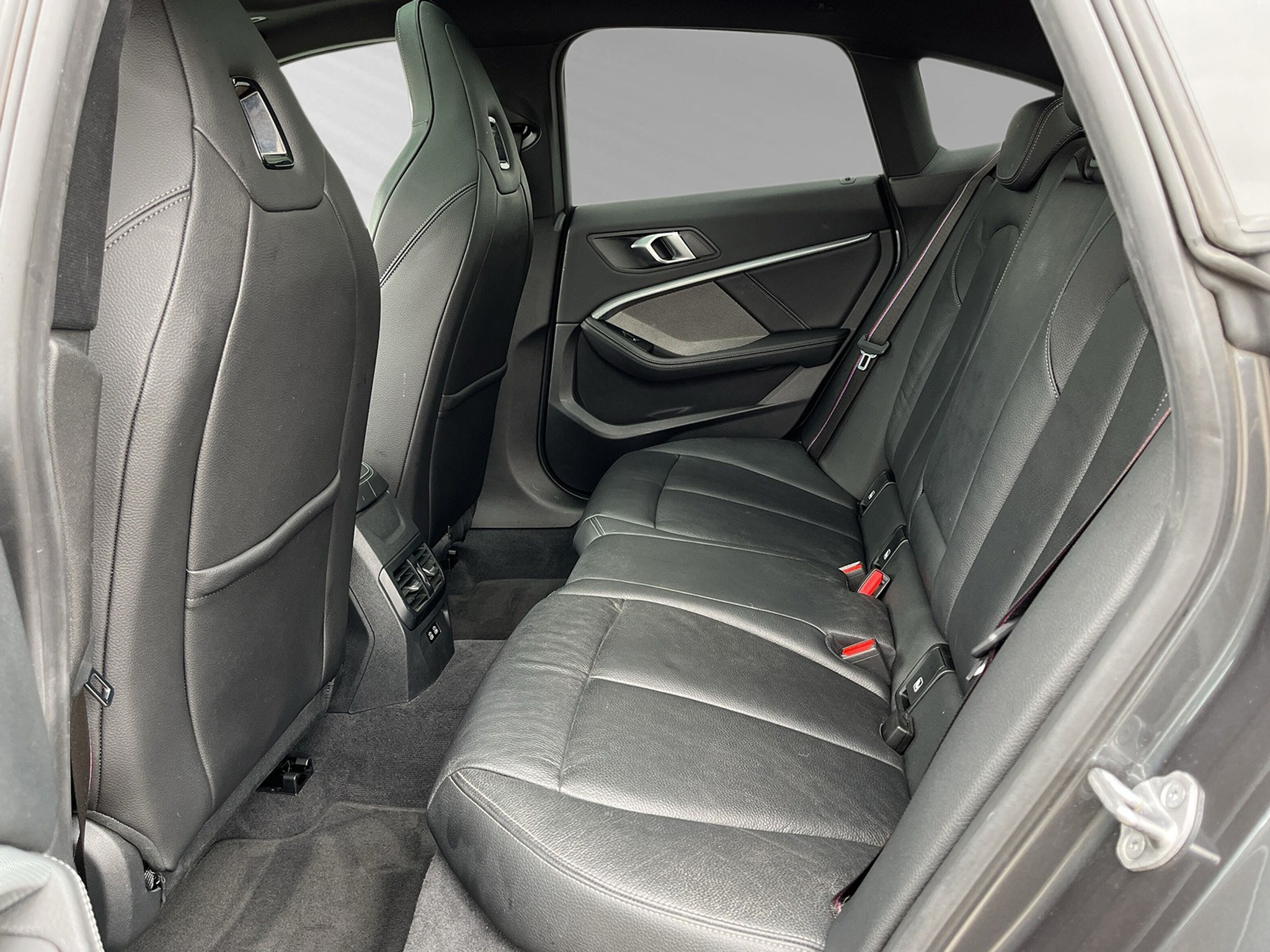 listing desktop thumbnail image 6