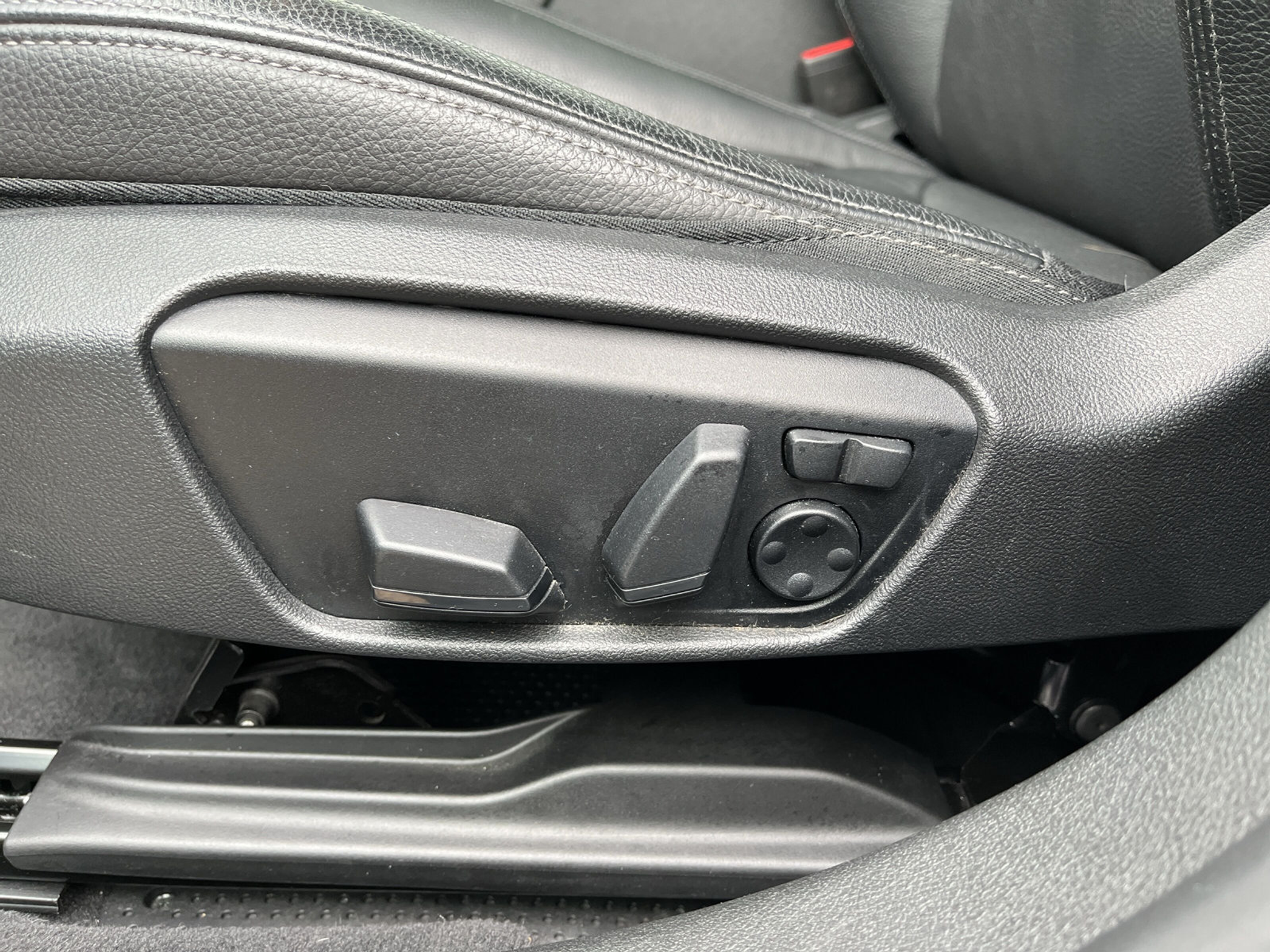 listing desktop thumbnail image 18