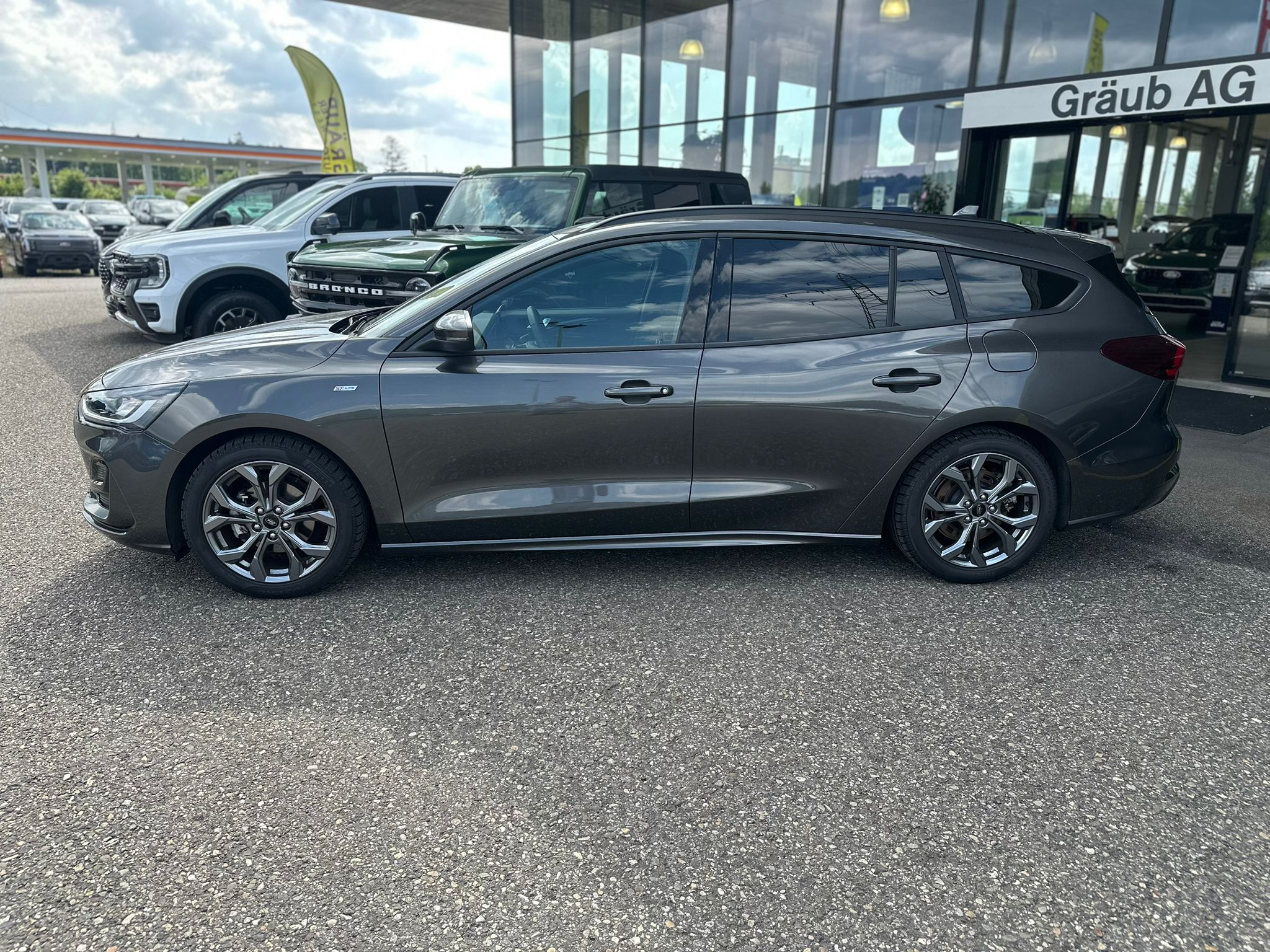 listing desktop thumbnail image 4