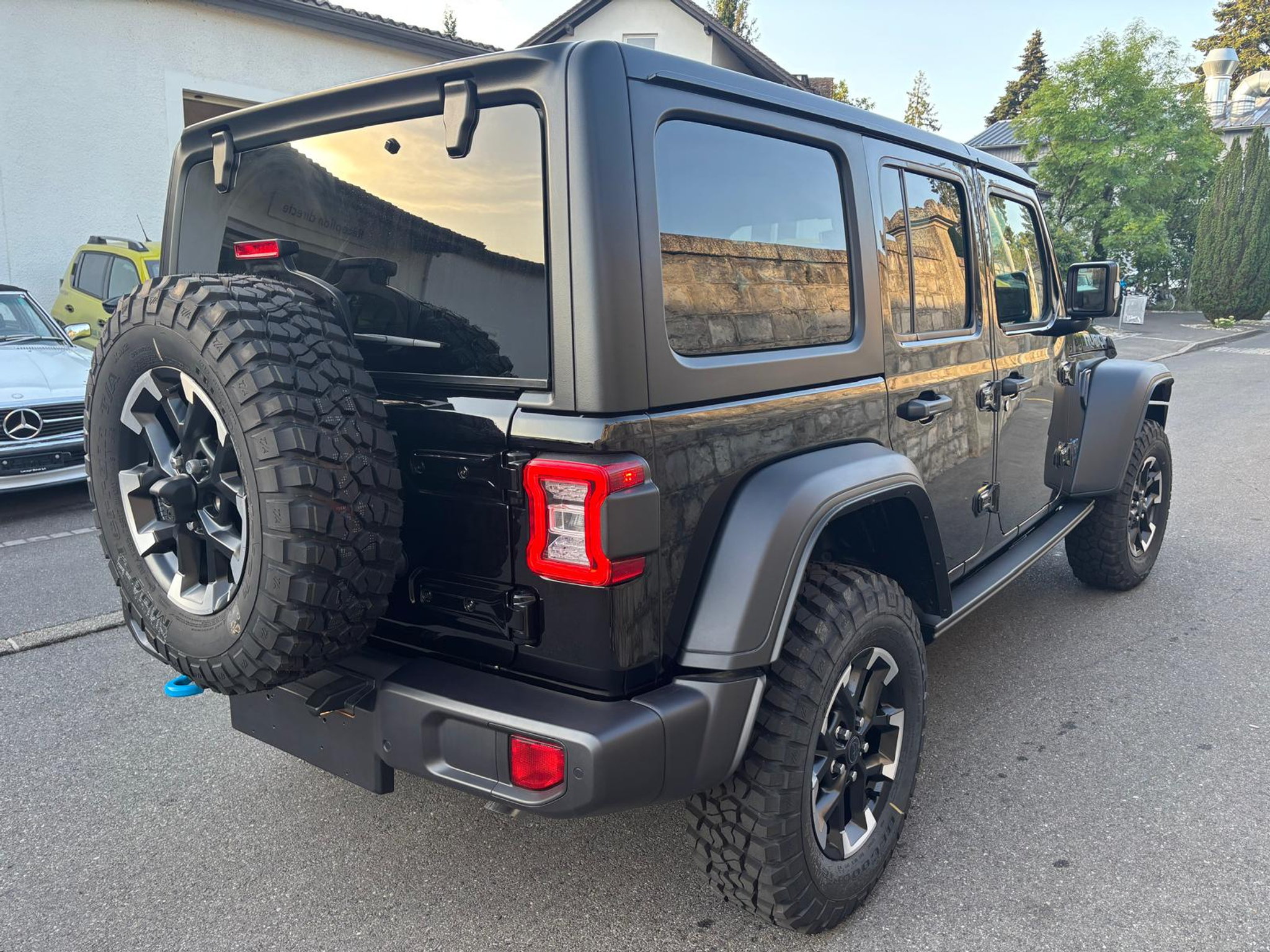 listing desktop thumbnail image 4