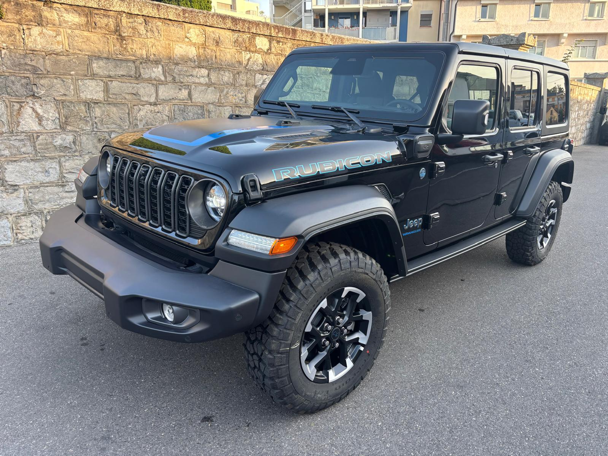 listing desktop thumbnail image 1