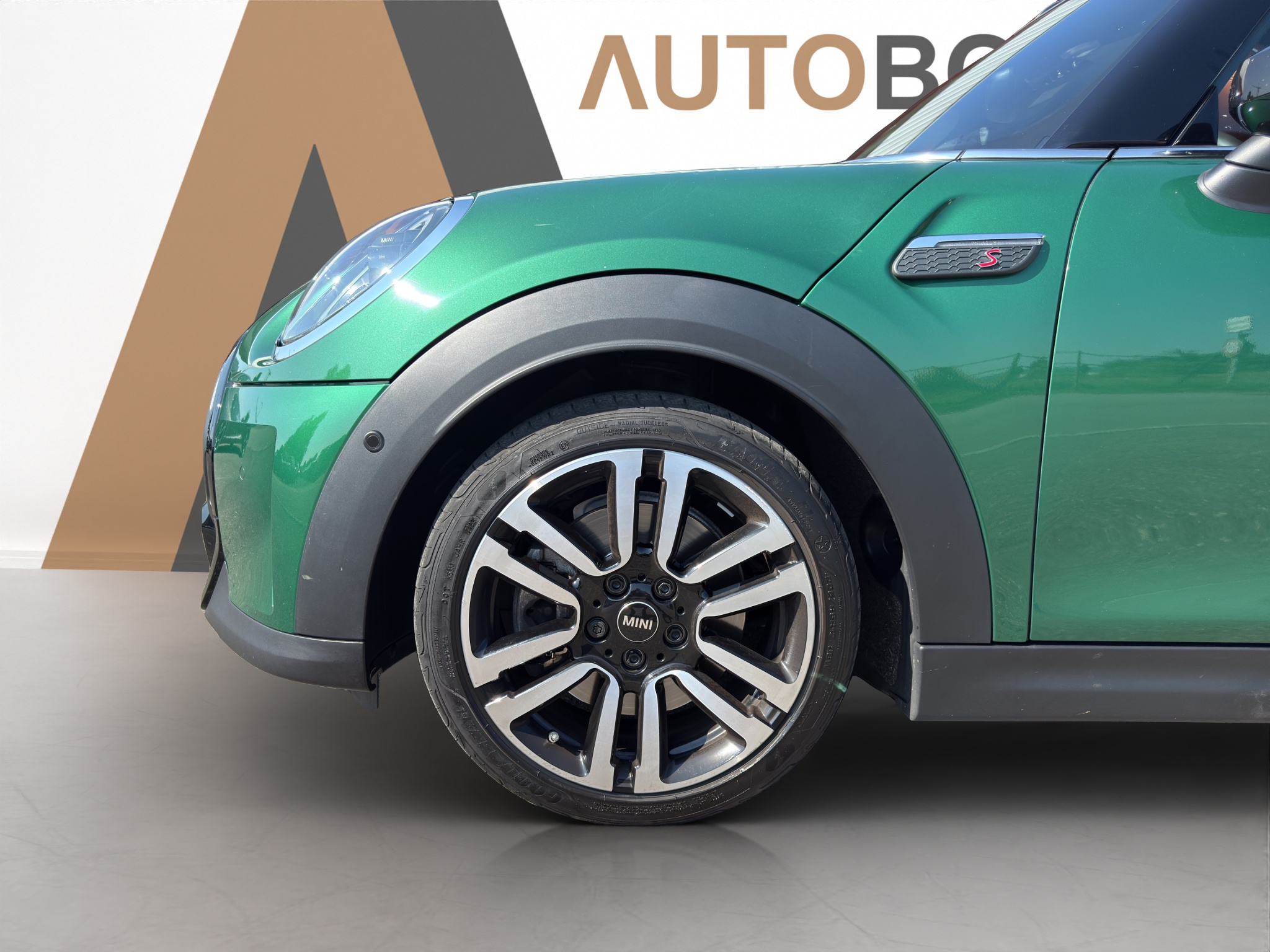 listing desktop thumbnail image 18