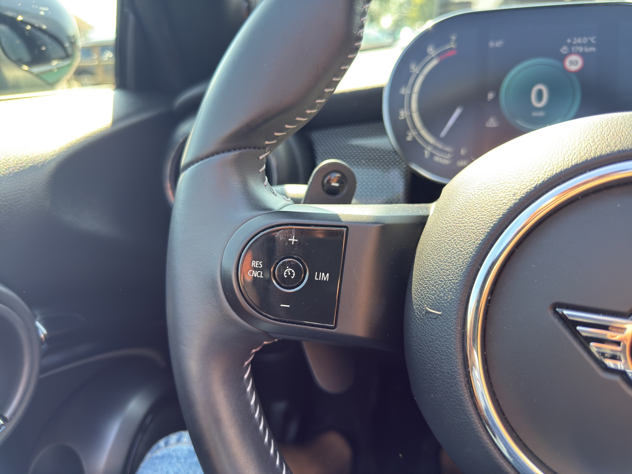 listing desktop thumbnail image 26