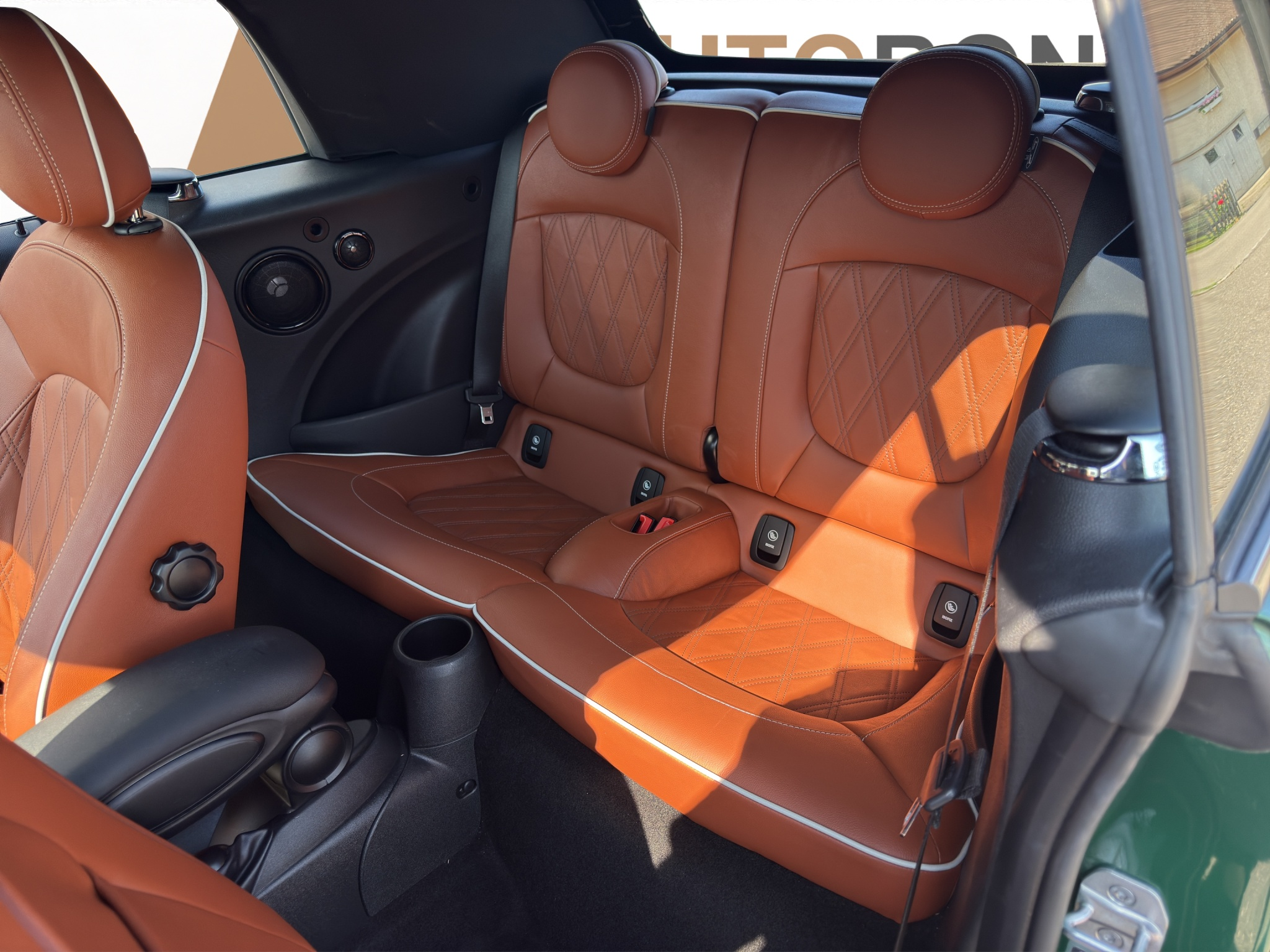 listing desktop thumbnail image 12