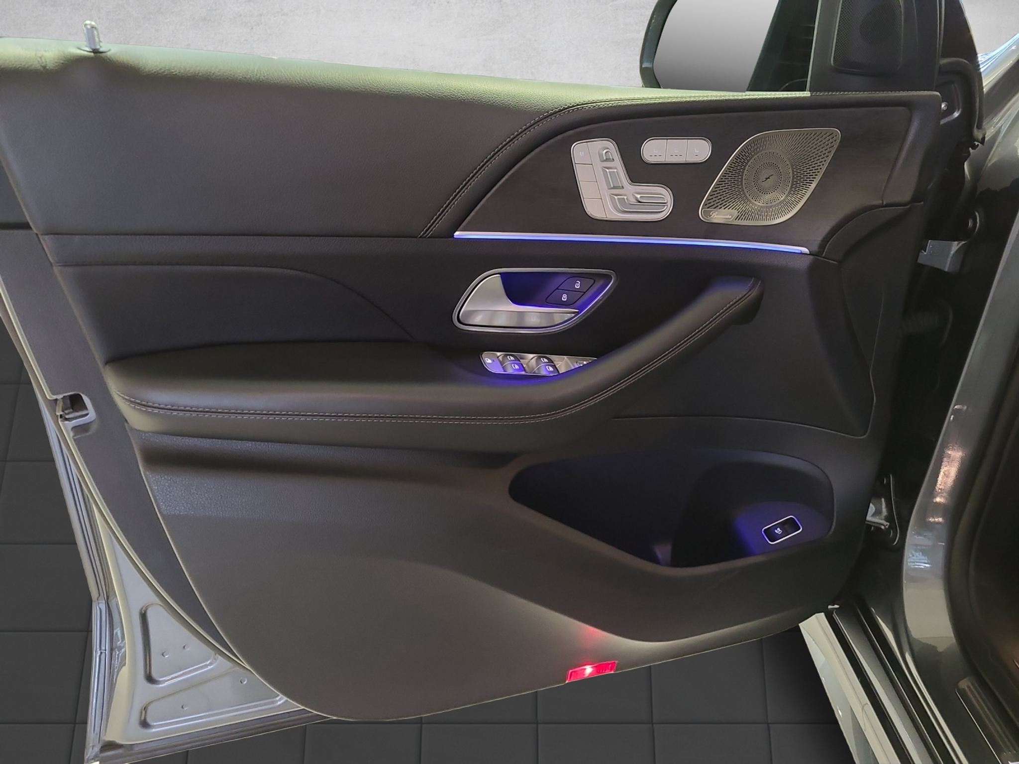 listing desktop thumbnail image 8