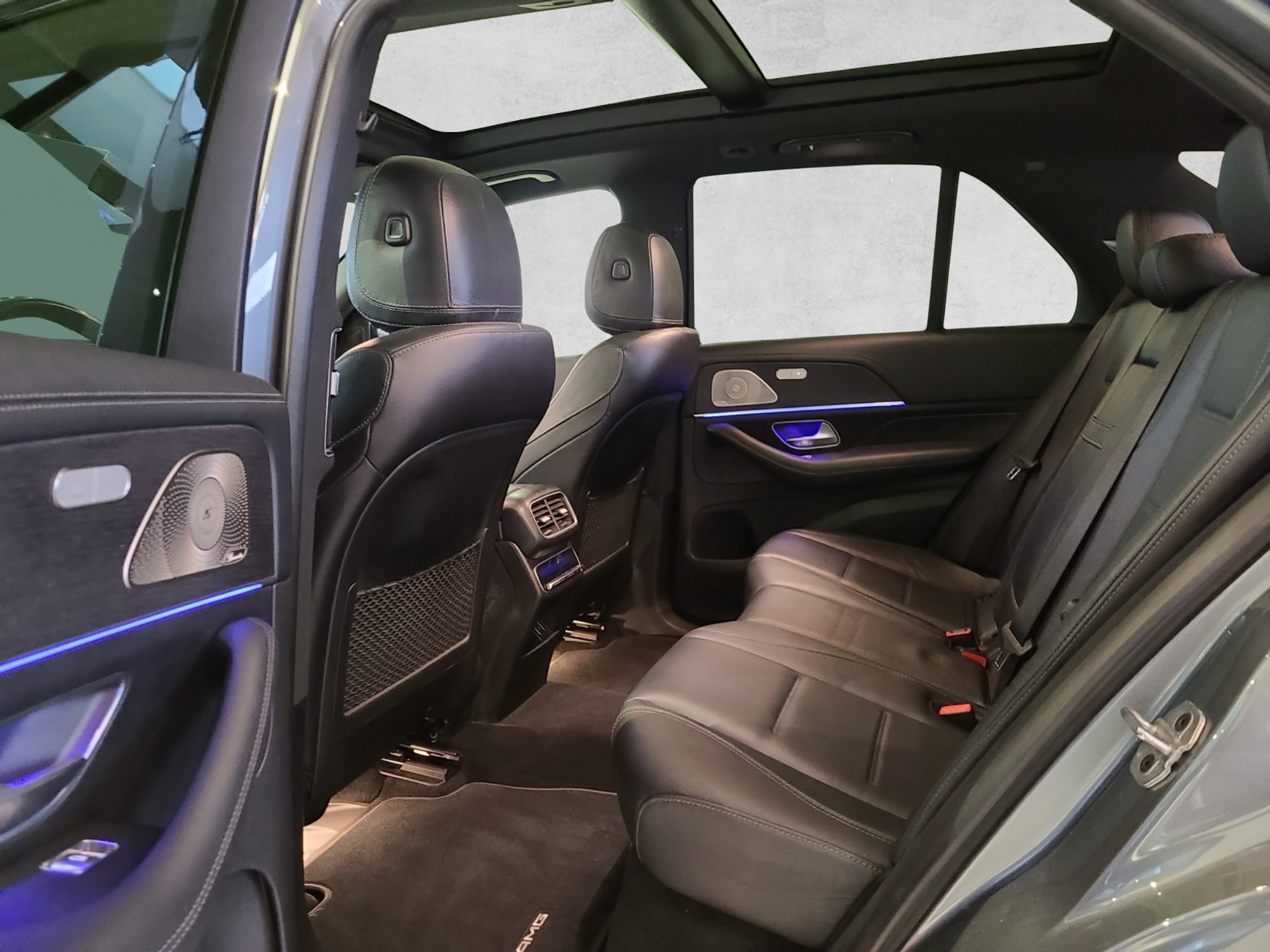 listing desktop thumbnail image 10