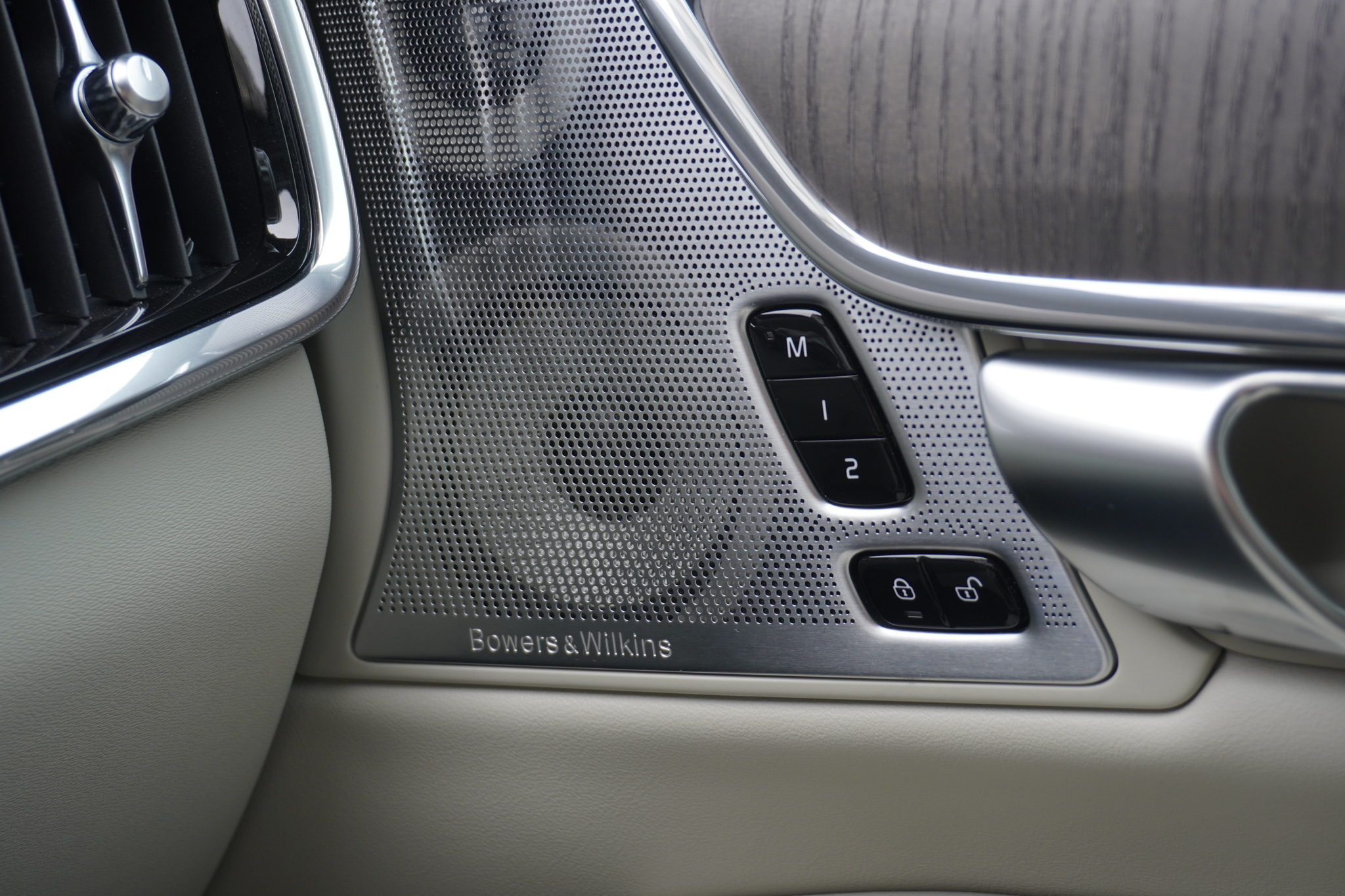 listing desktop thumbnail image 22