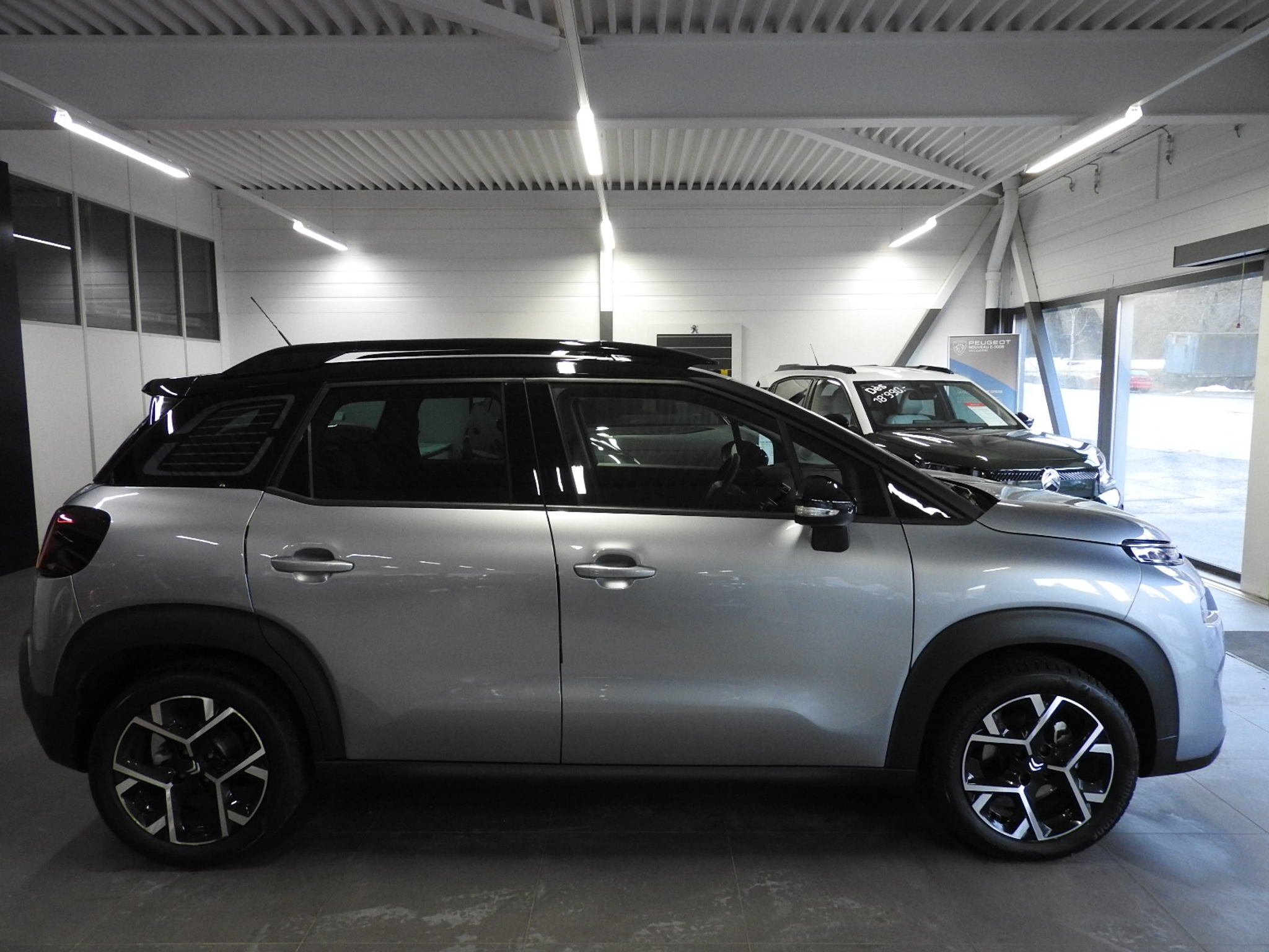 listing desktop thumbnail image 1