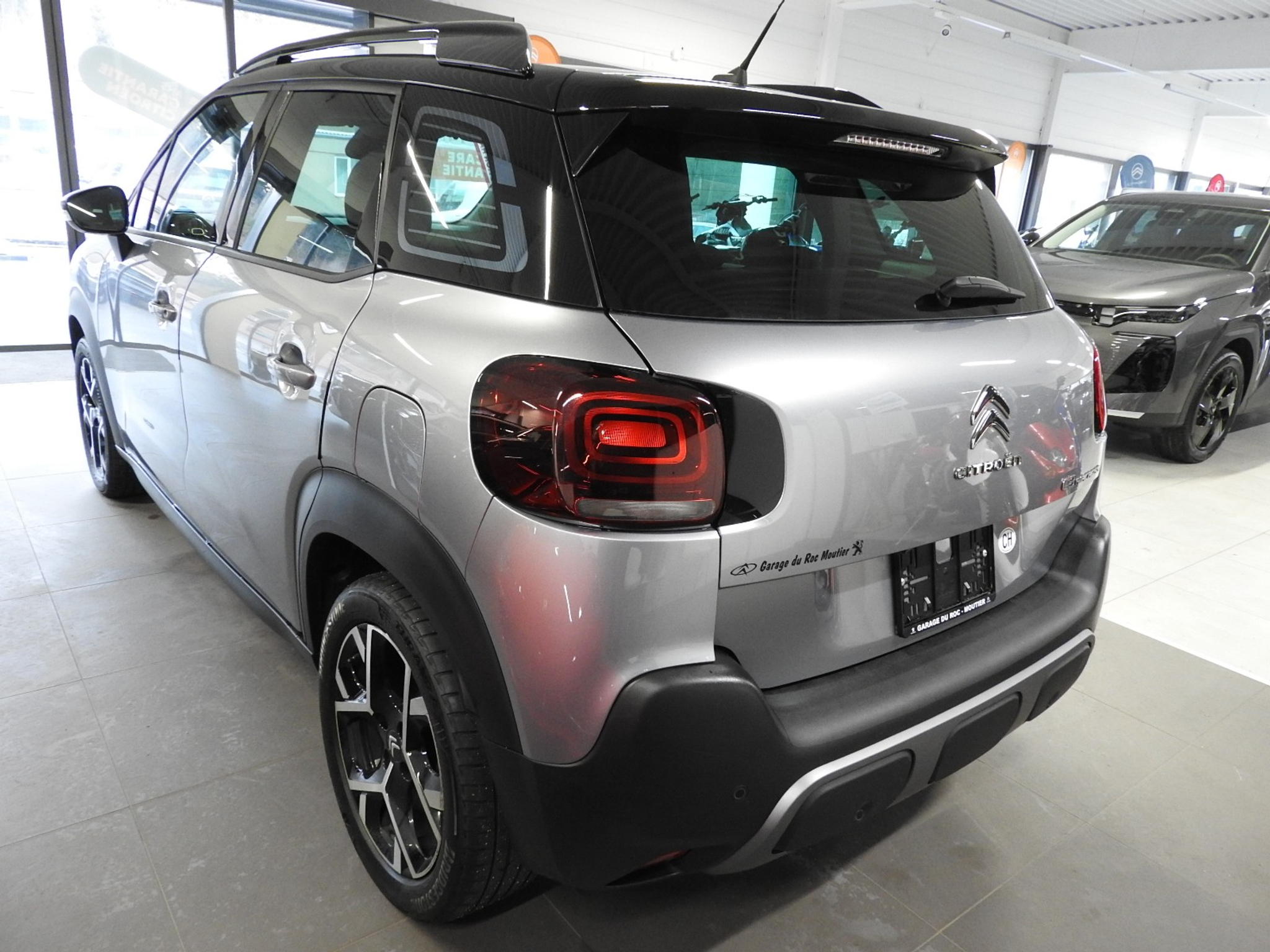 listing desktop thumbnail image 3