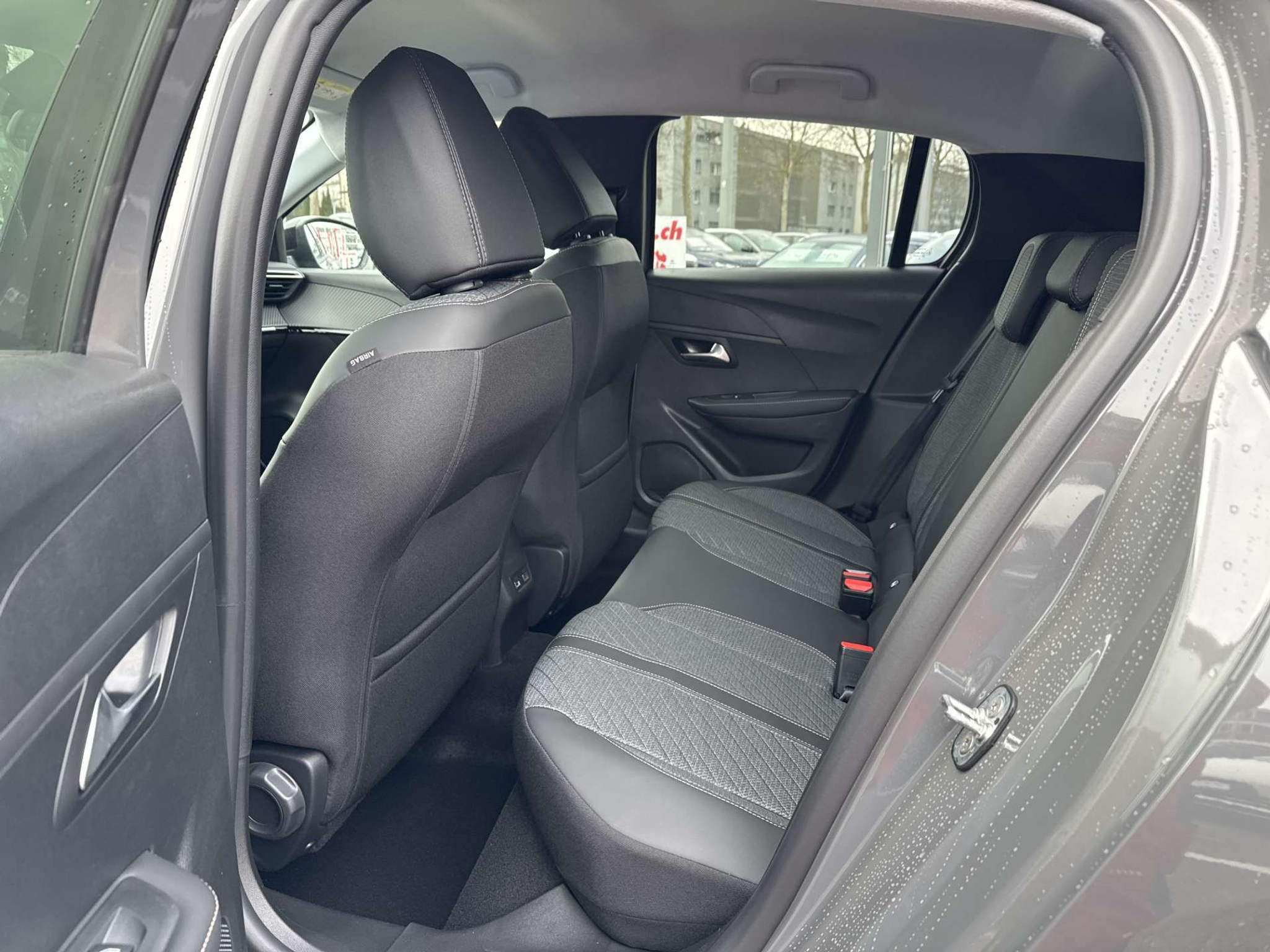 listing desktop thumbnail image 4