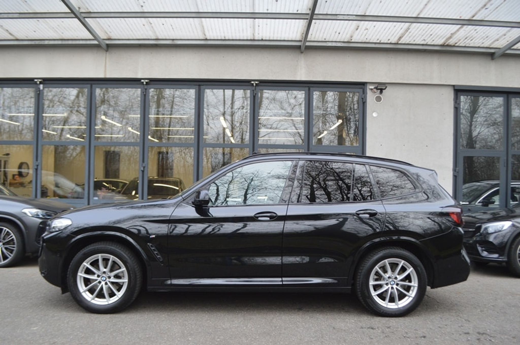 listing desktop thumbnail image 3