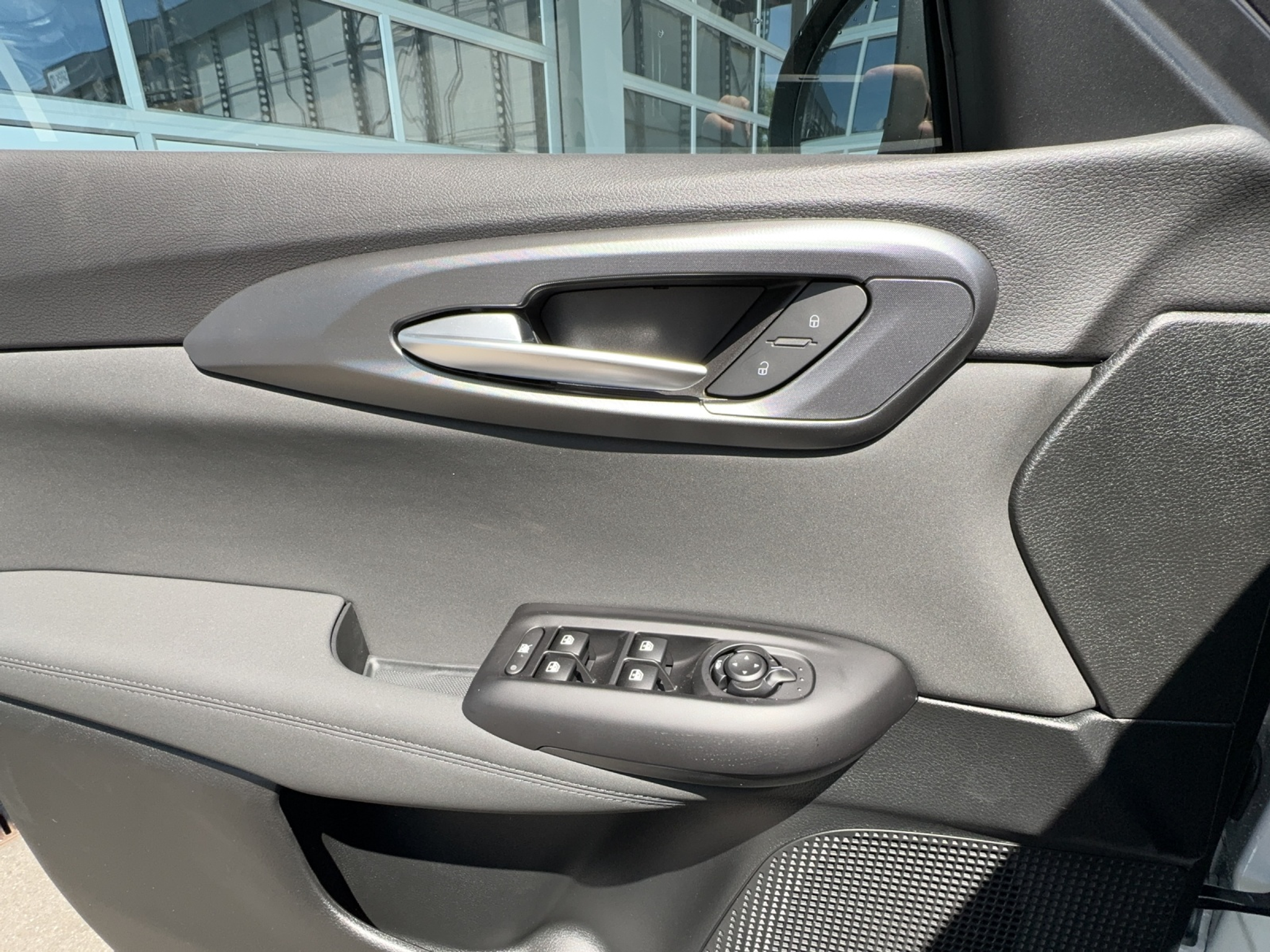 listing desktop thumbnail image 11