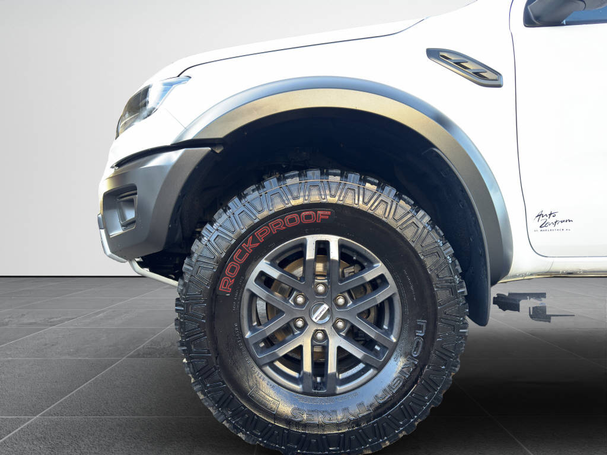 listing desktop thumbnail image 18