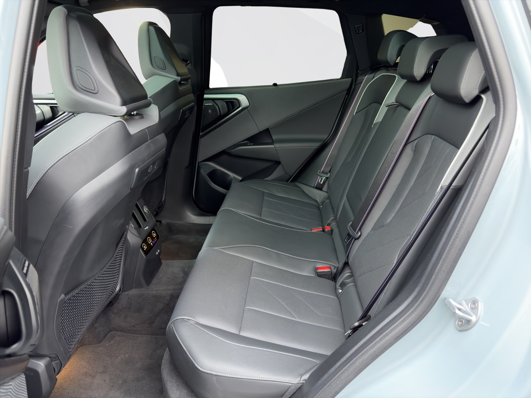 listing desktop thumbnail image 18