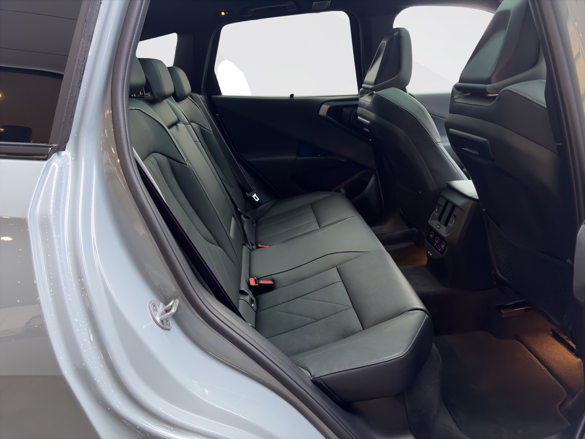 listing desktop thumbnail image 19