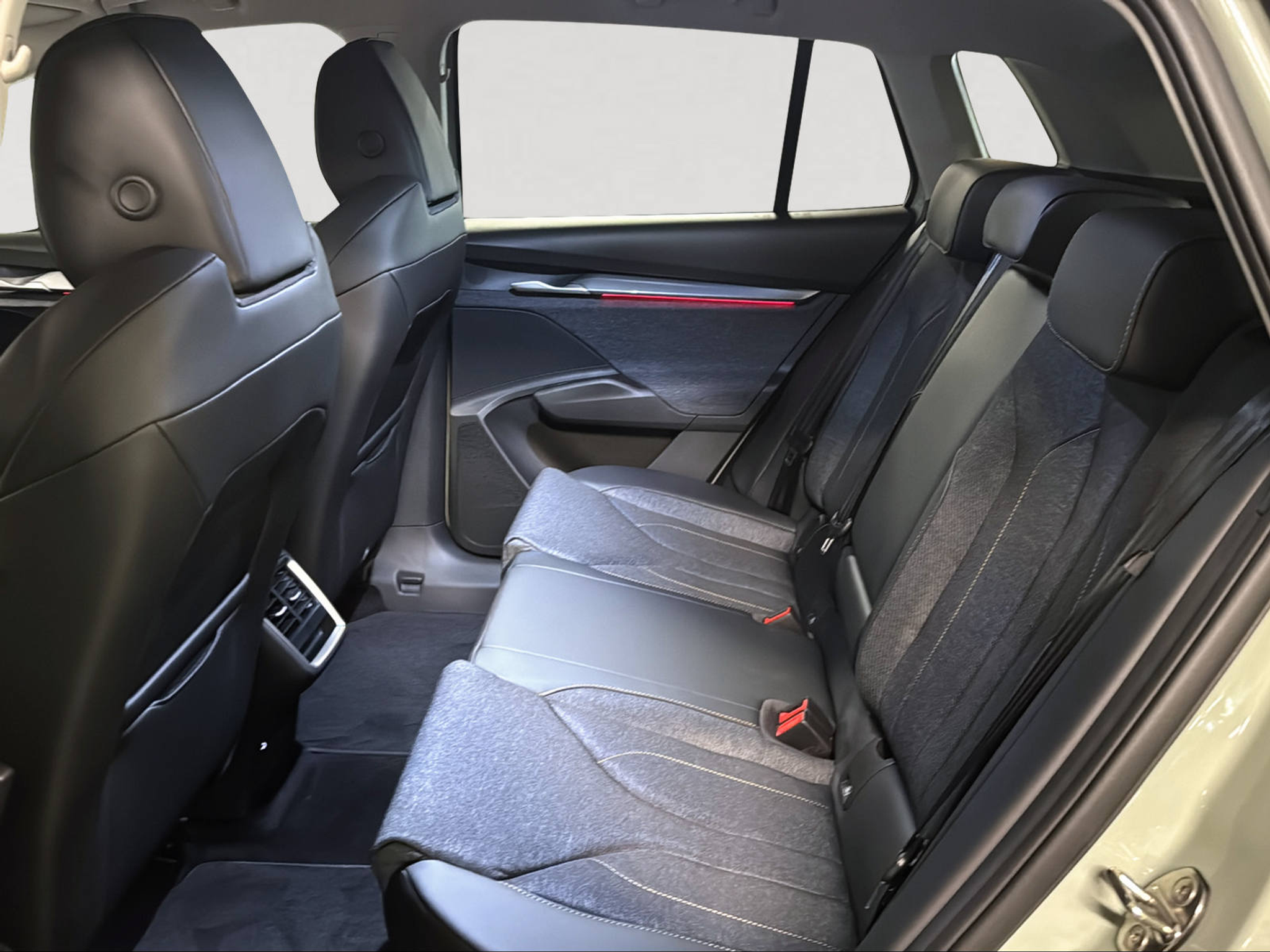 listing desktop thumbnail image 16