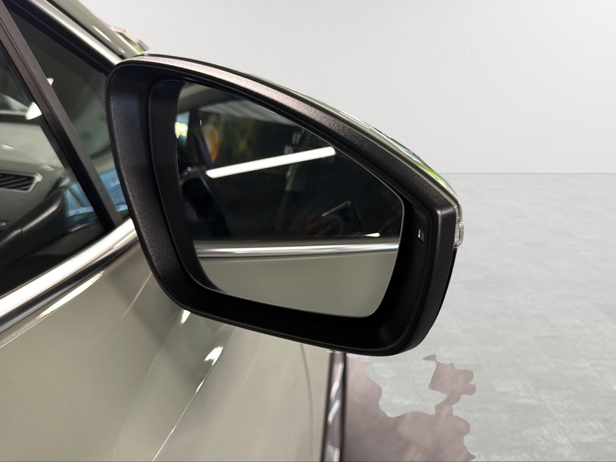 listing desktop thumbnail image 25