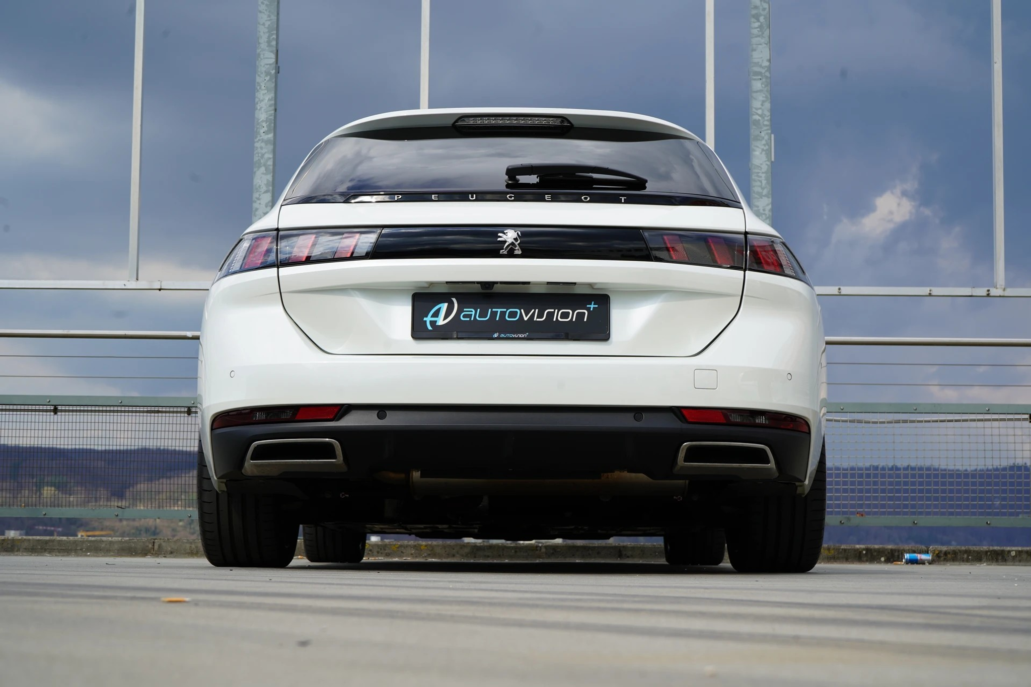 listing desktop thumbnail image 15