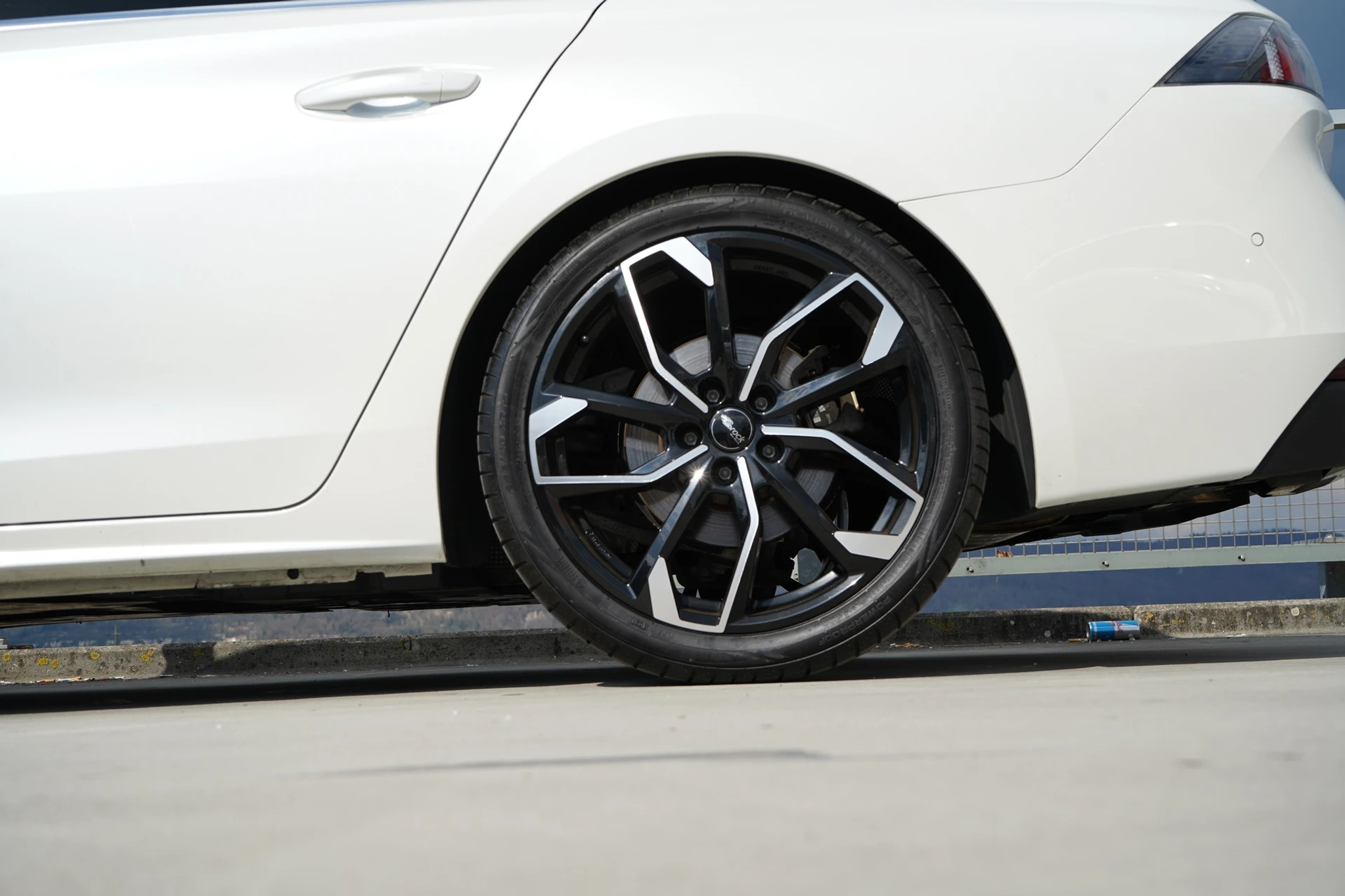 listing desktop thumbnail image 17