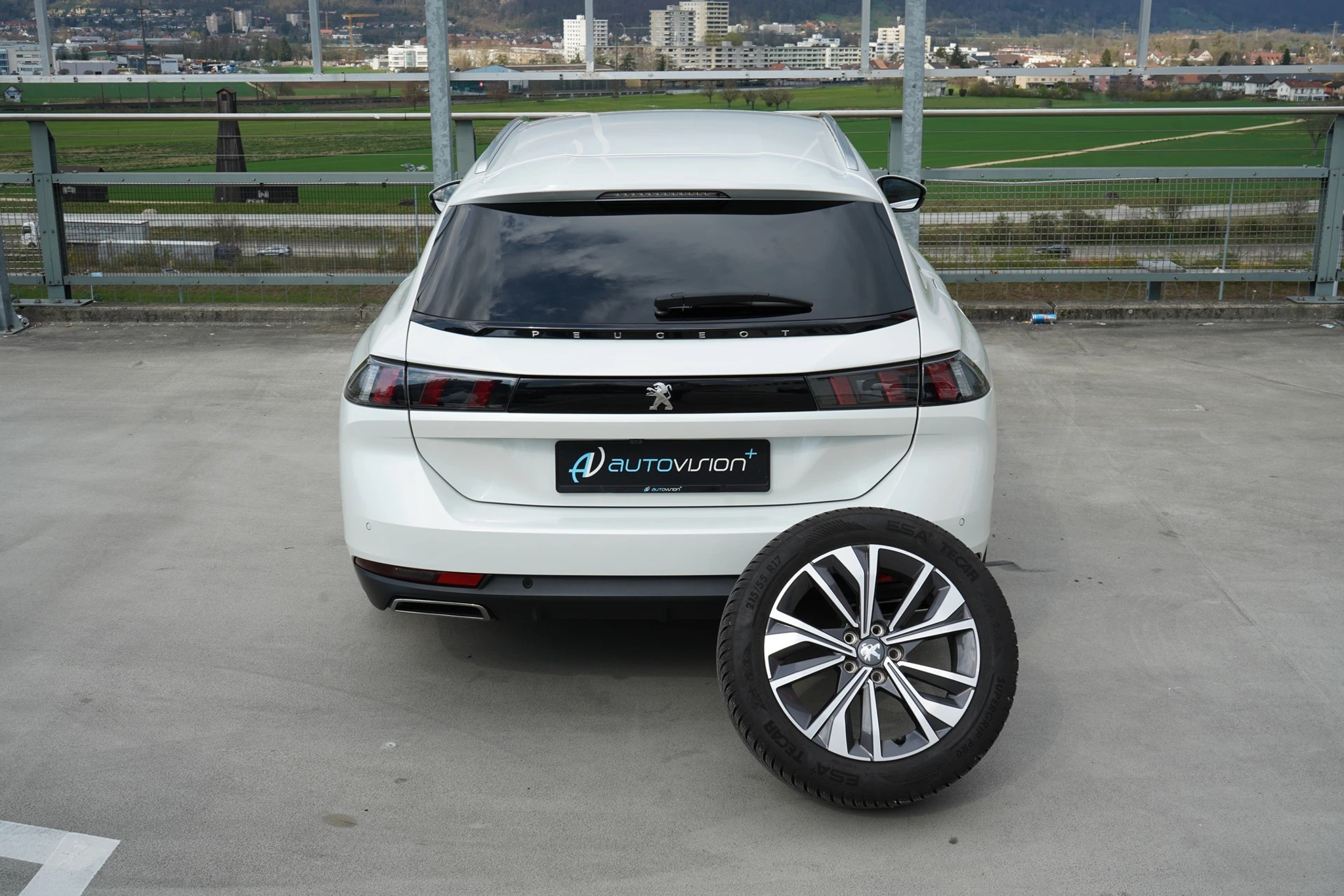 listing desktop thumbnail image 18