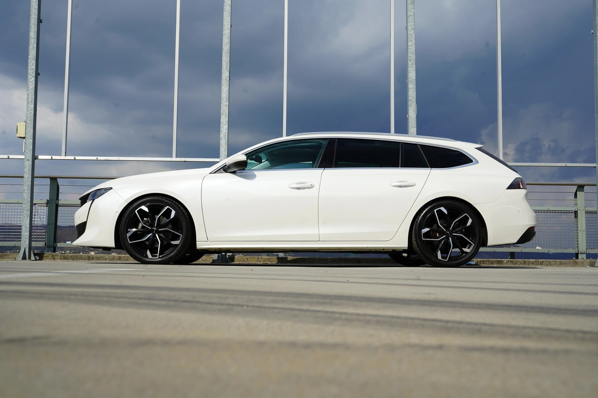 listing desktop thumbnail image 1