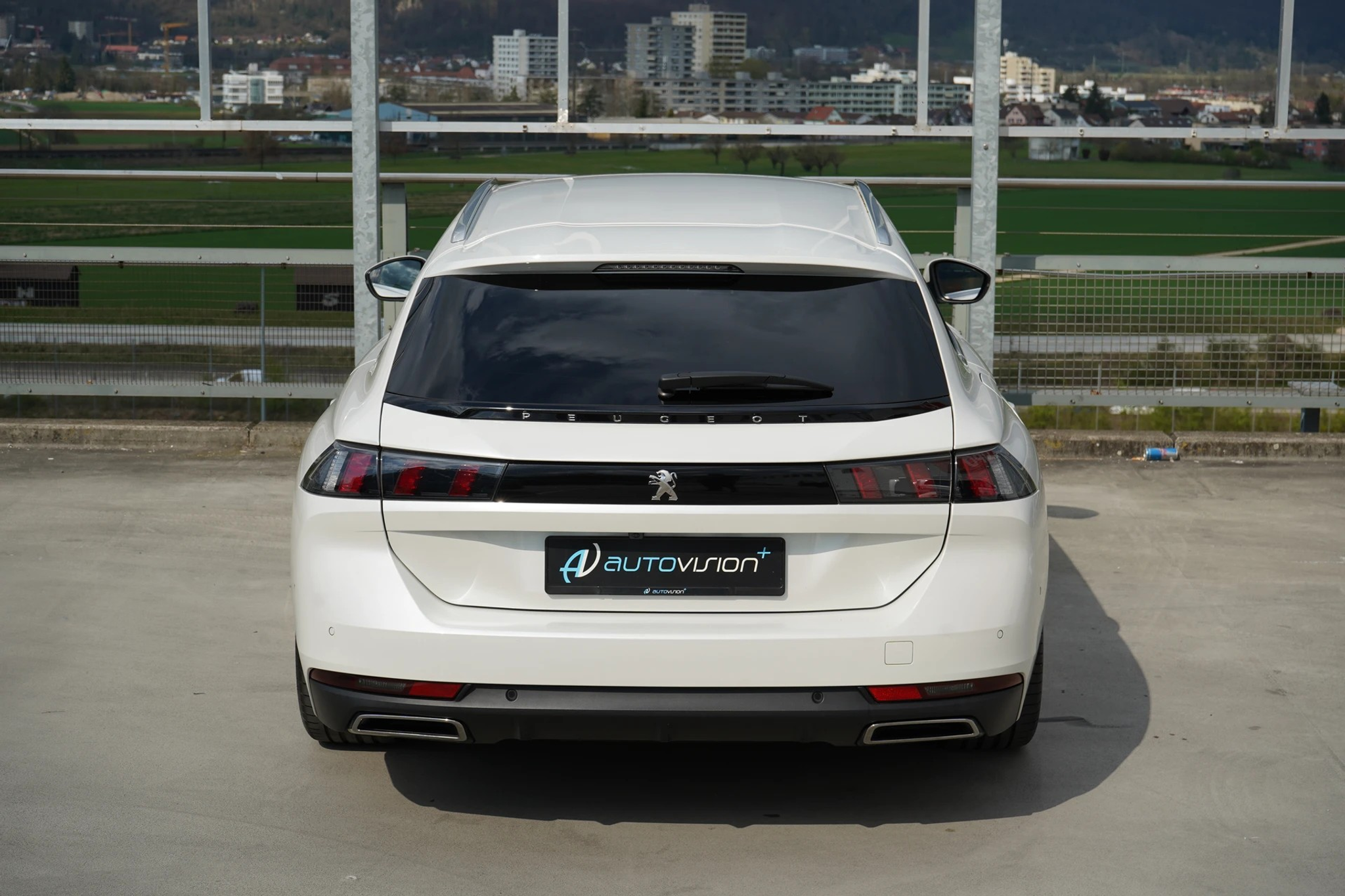 listing desktop thumbnail image 14