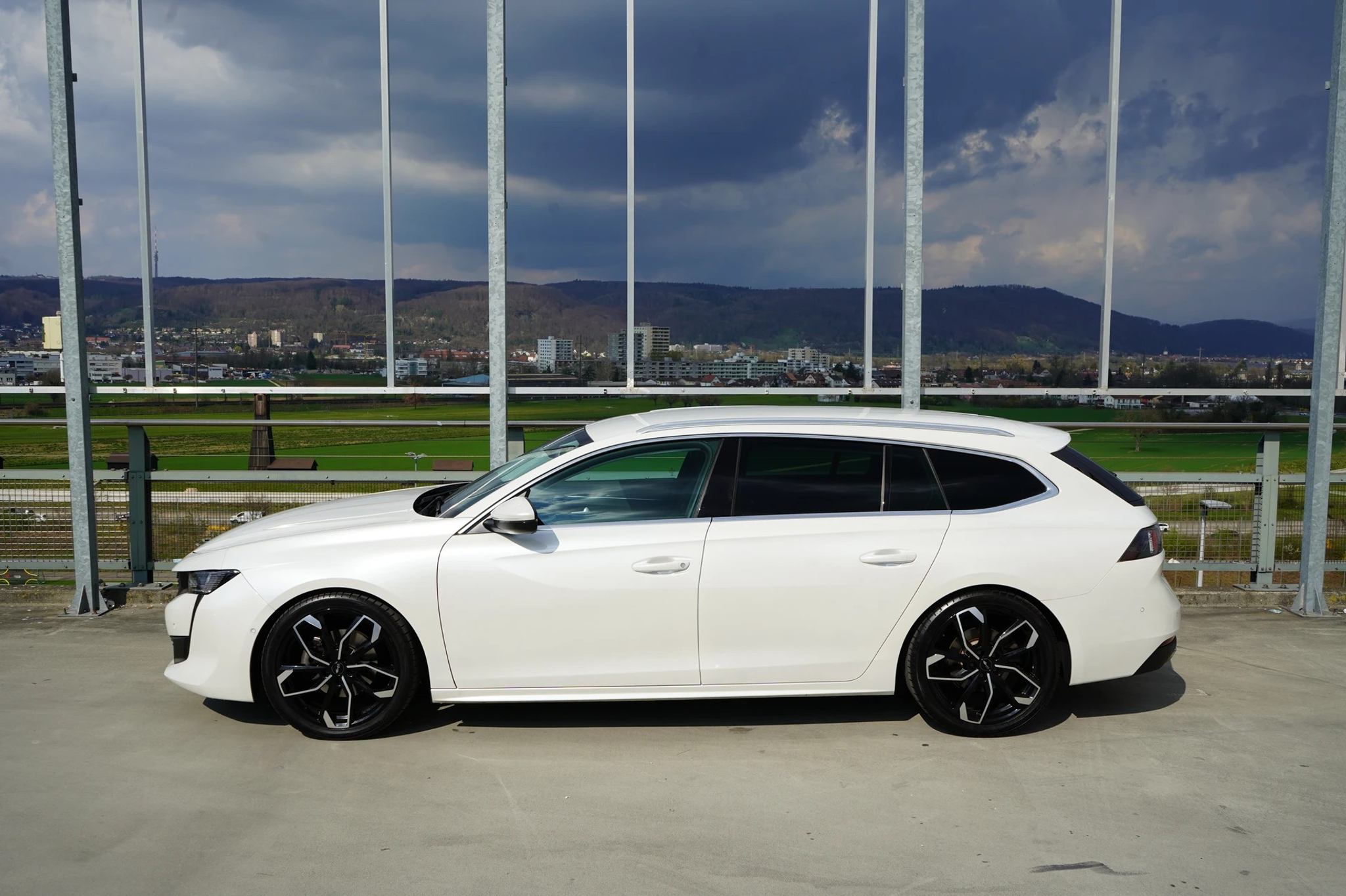 listing desktop thumbnail image 5