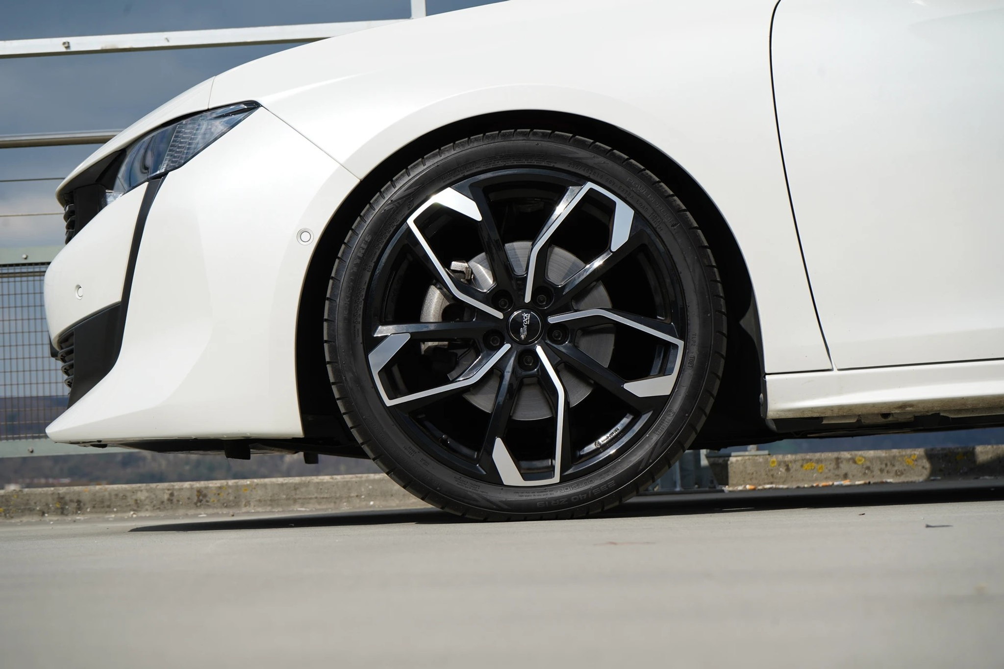 listing desktop thumbnail image 16