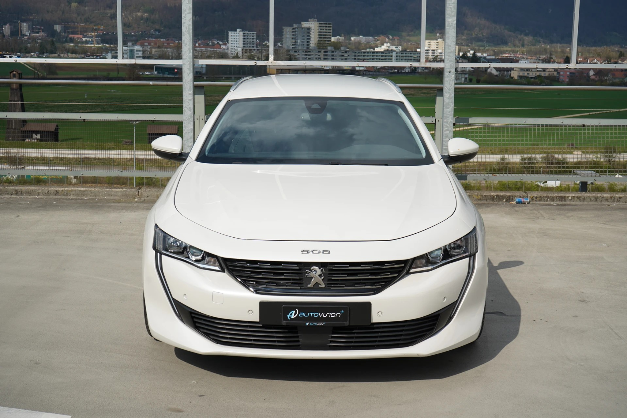 listing desktop thumbnail image 12