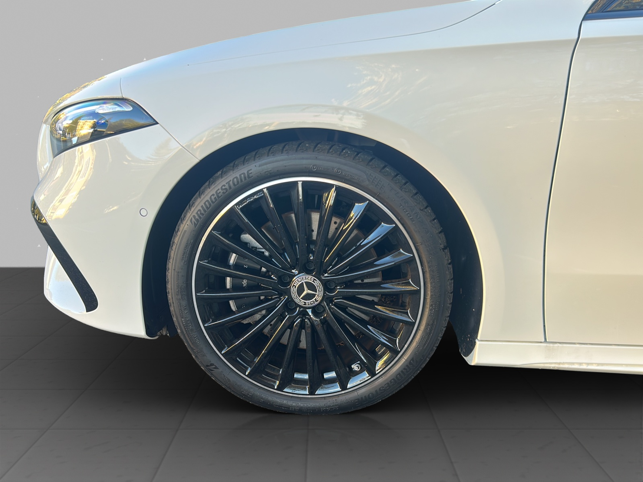 listing desktop thumbnail image 17