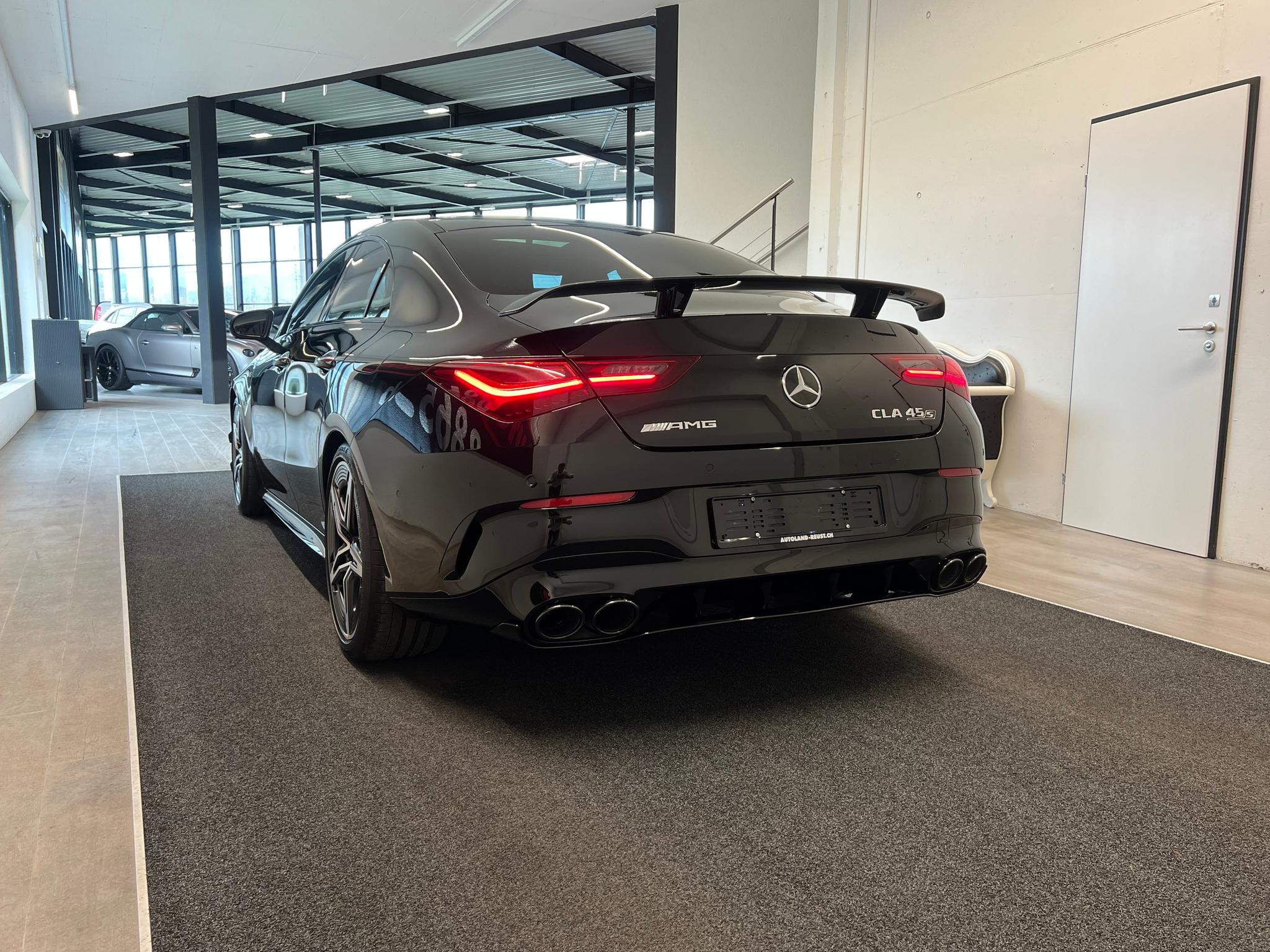 listing desktop thumbnail image 7