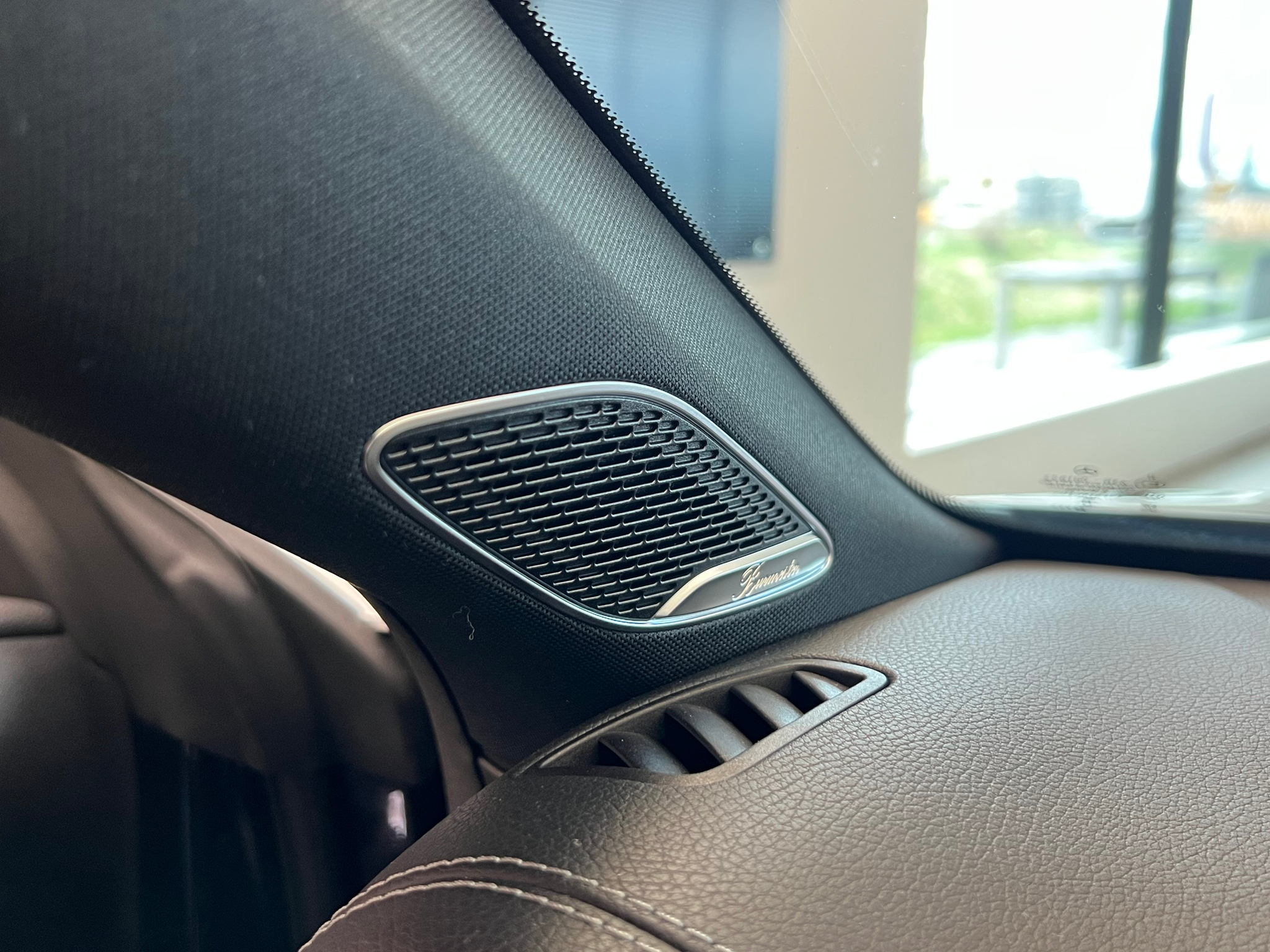 listing desktop thumbnail image 27