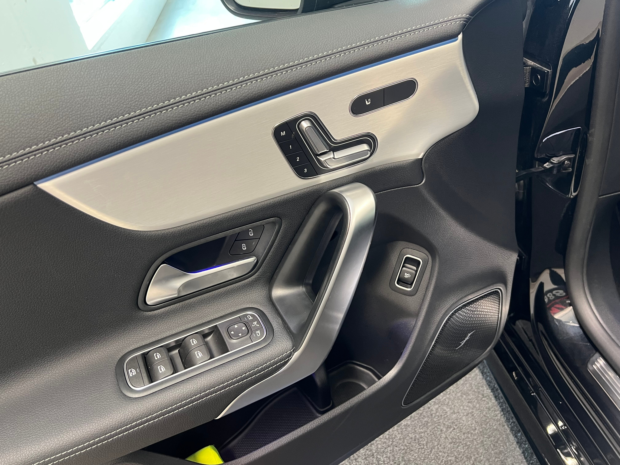 listing desktop thumbnail image 12