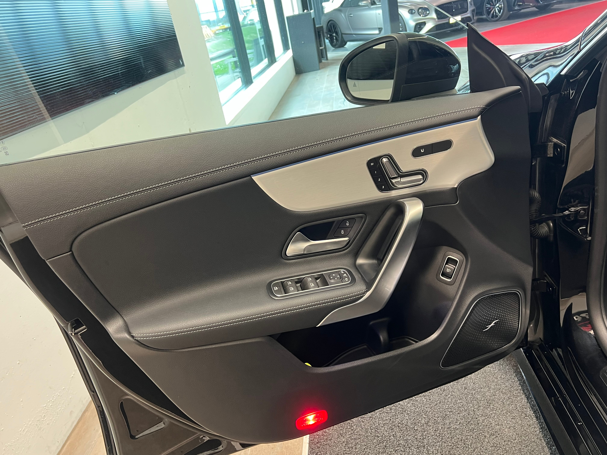 listing desktop thumbnail image 11