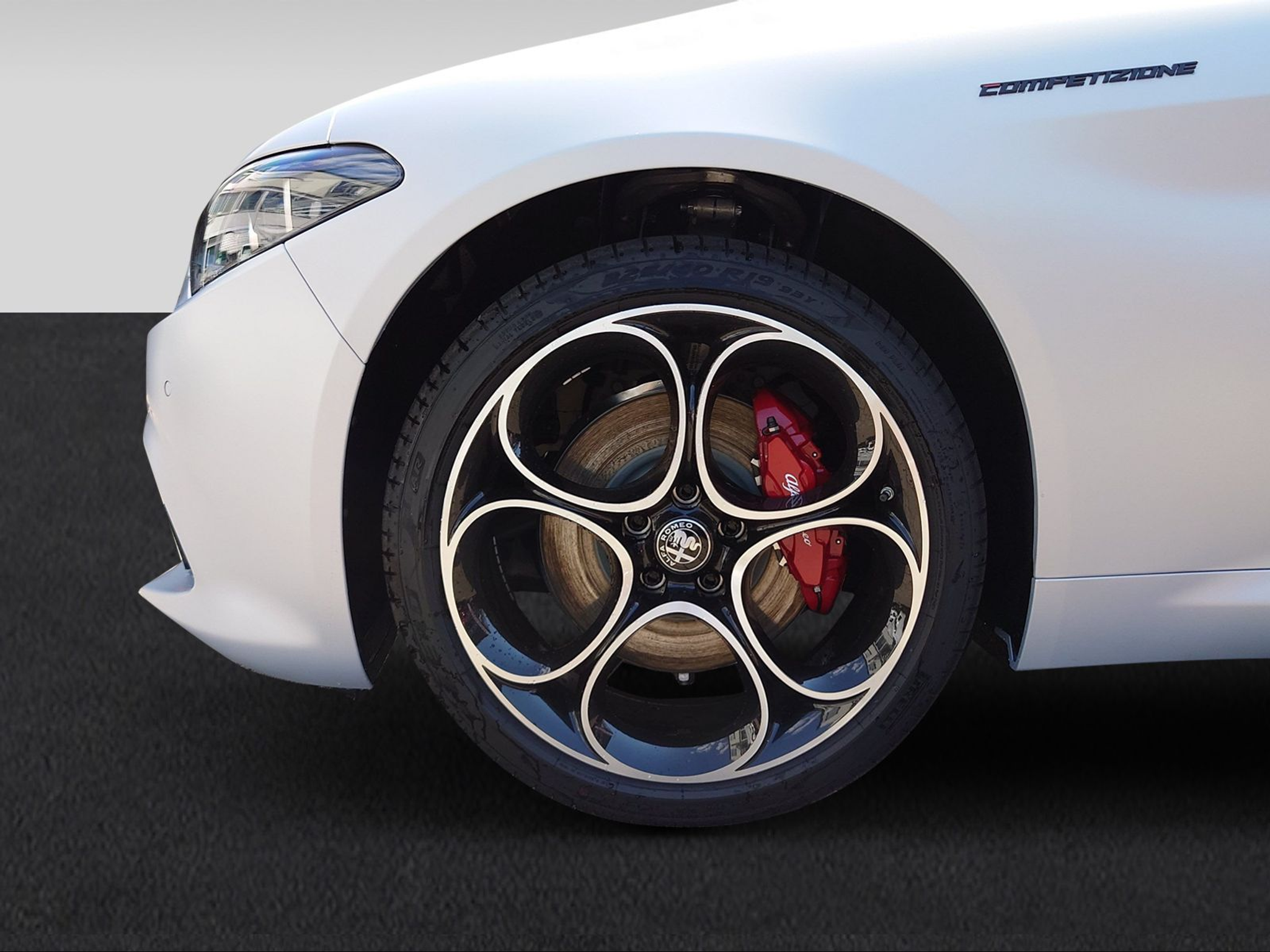 listing desktop thumbnail image 3