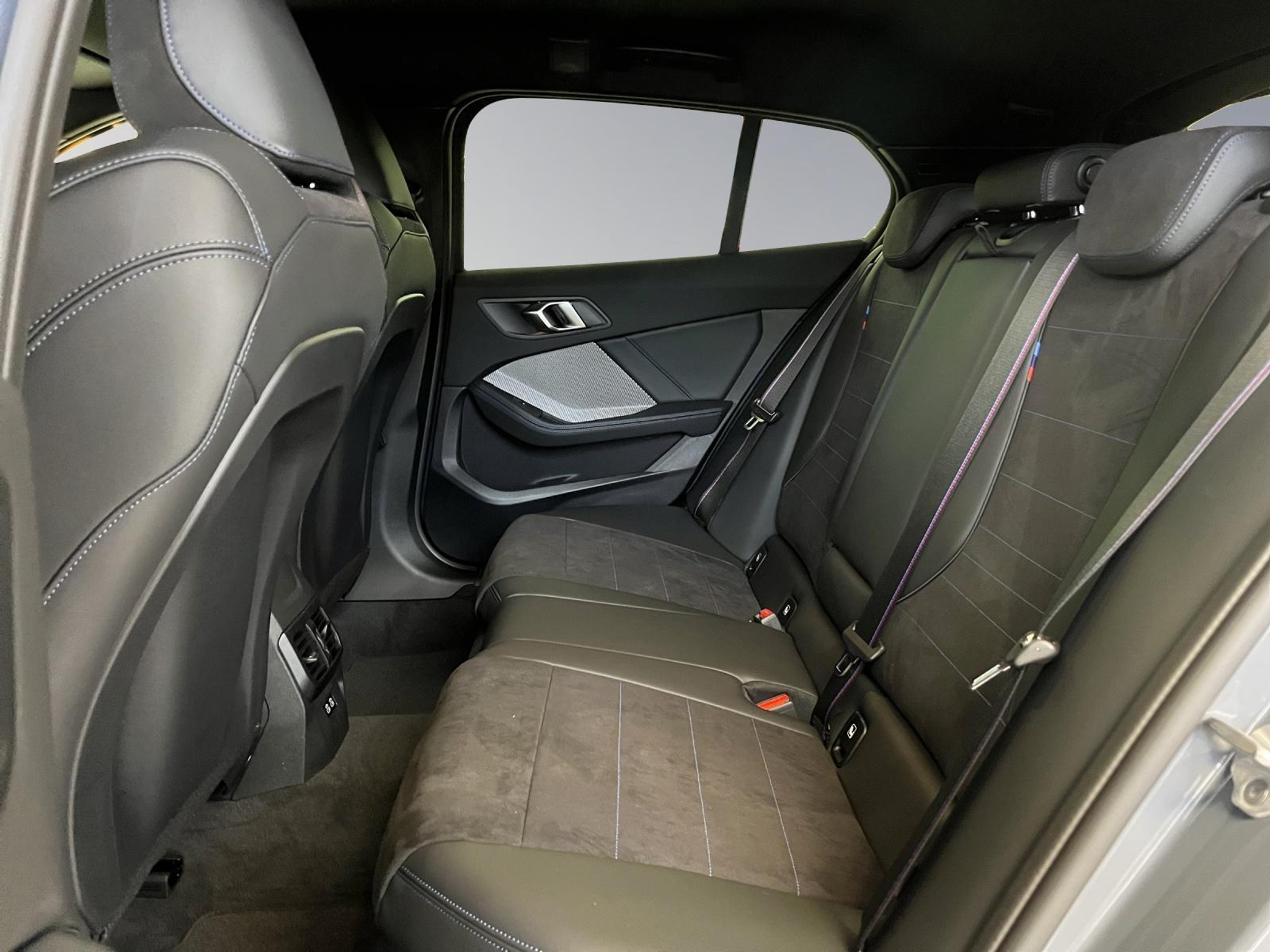 listing desktop thumbnail image 15