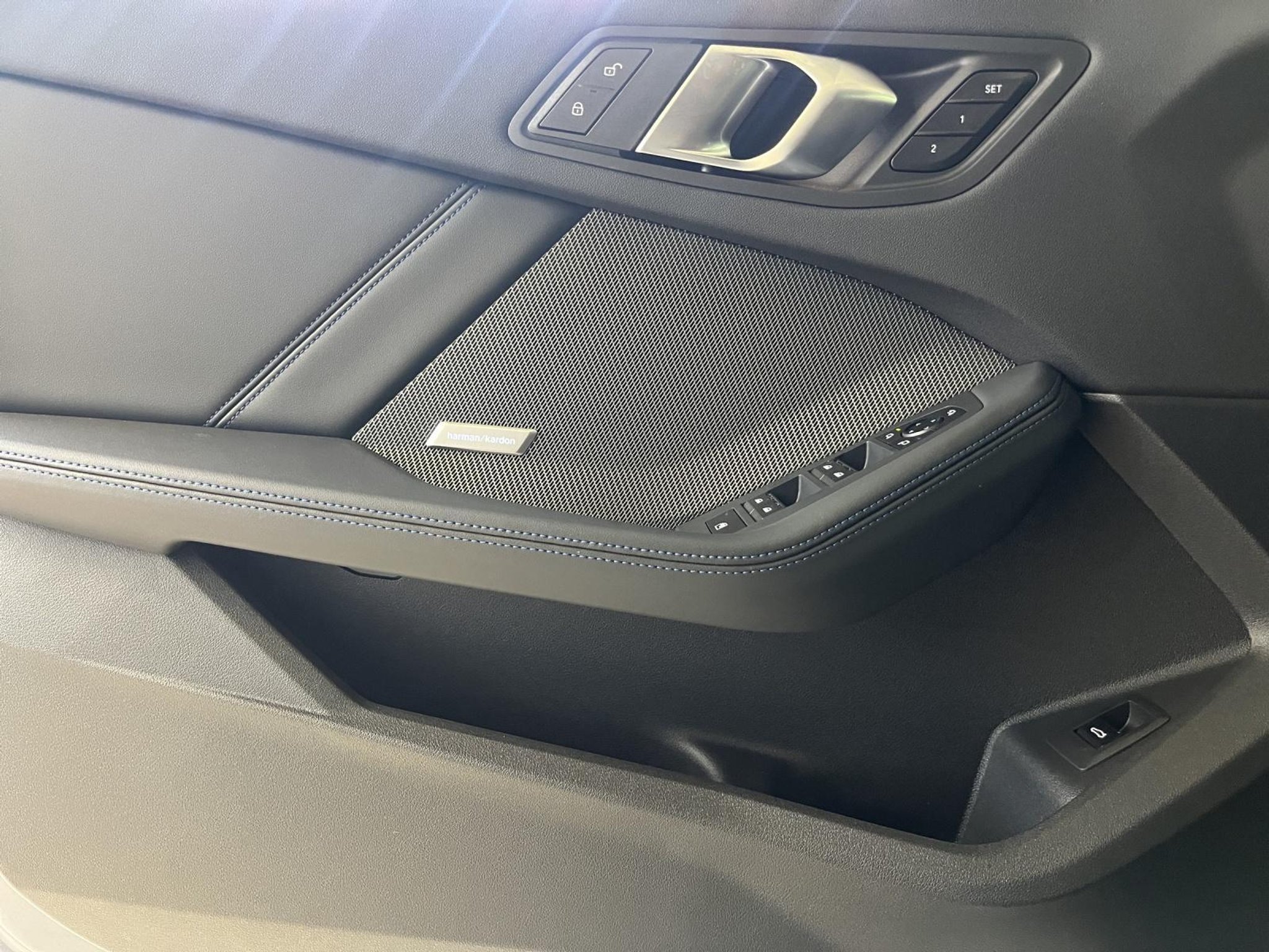 listing desktop thumbnail image 16