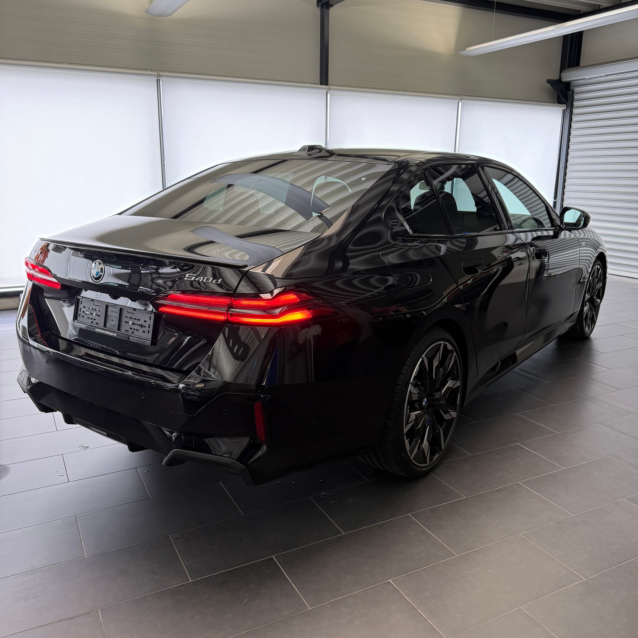 listing desktop thumbnail image 17