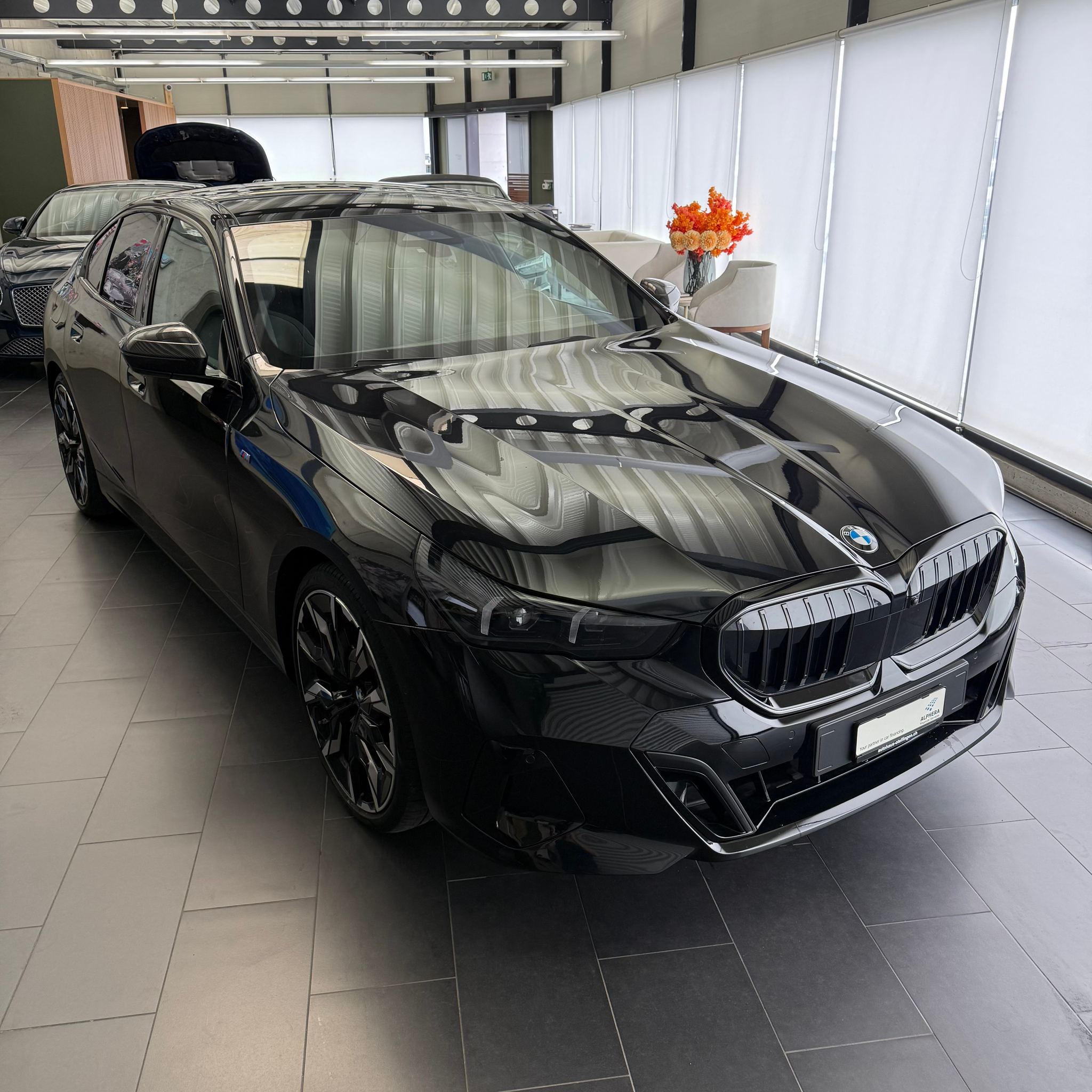 listing desktop thumbnail image 1