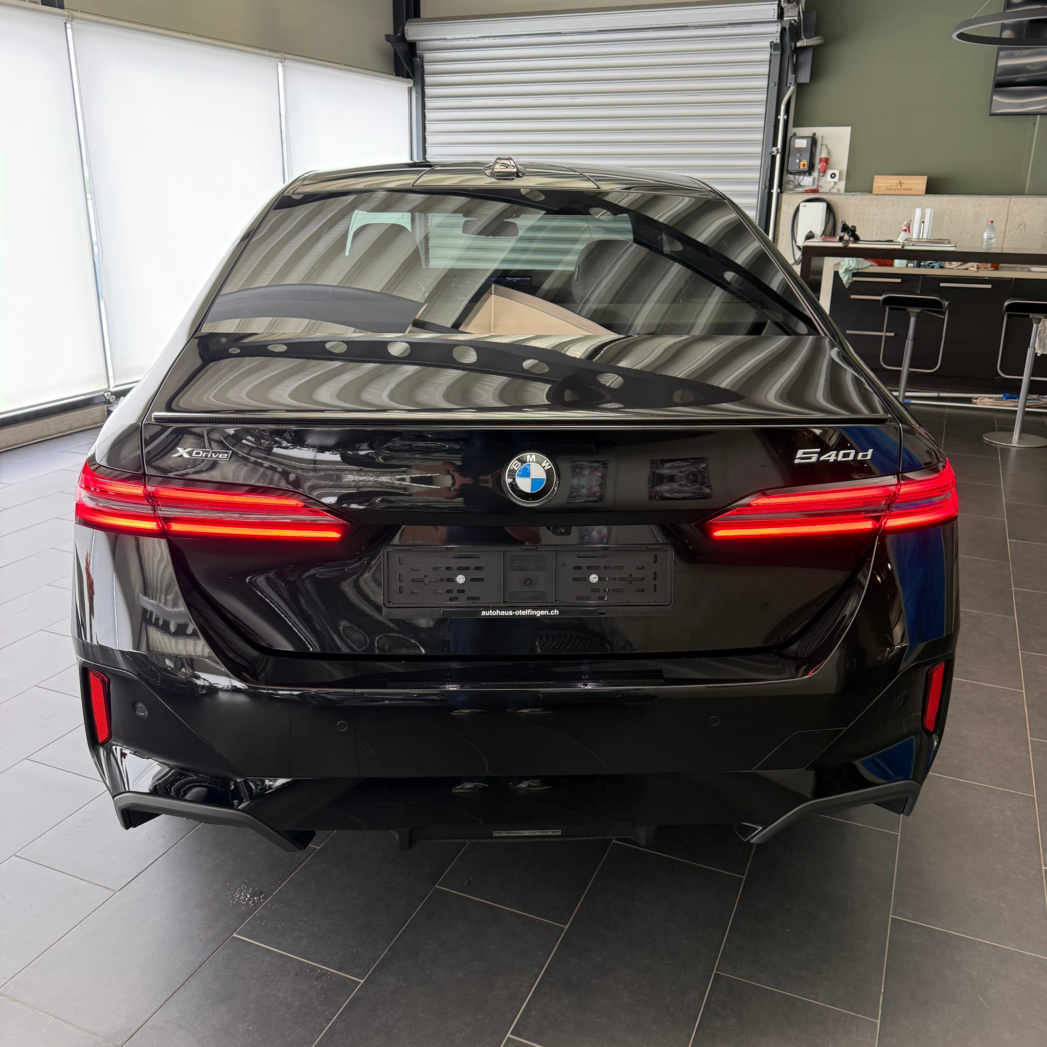 listing desktop thumbnail image 16